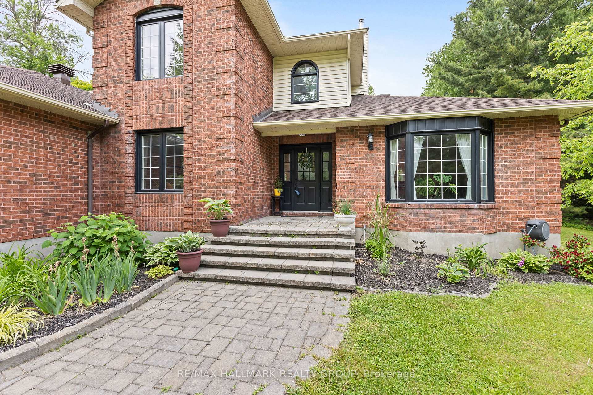 Photo 2 of 1106 Rideau Bend Crescent, Ottawa, Manotick East to Manotick Station — HOMEH