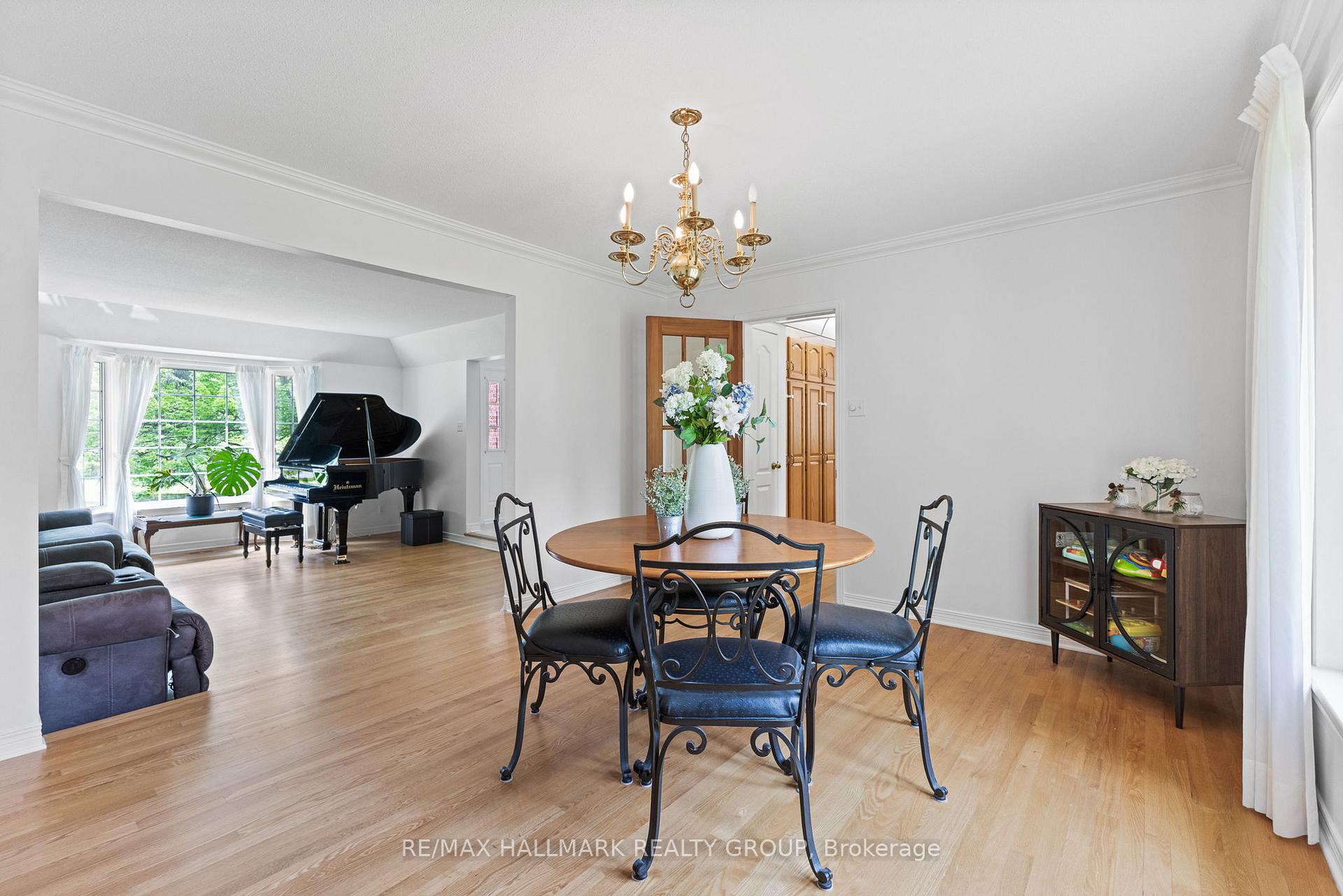 Photo 6 of 1106 Rideau Bend Crescent, Ottawa, Manotick East to Manotick Station — HOMEH