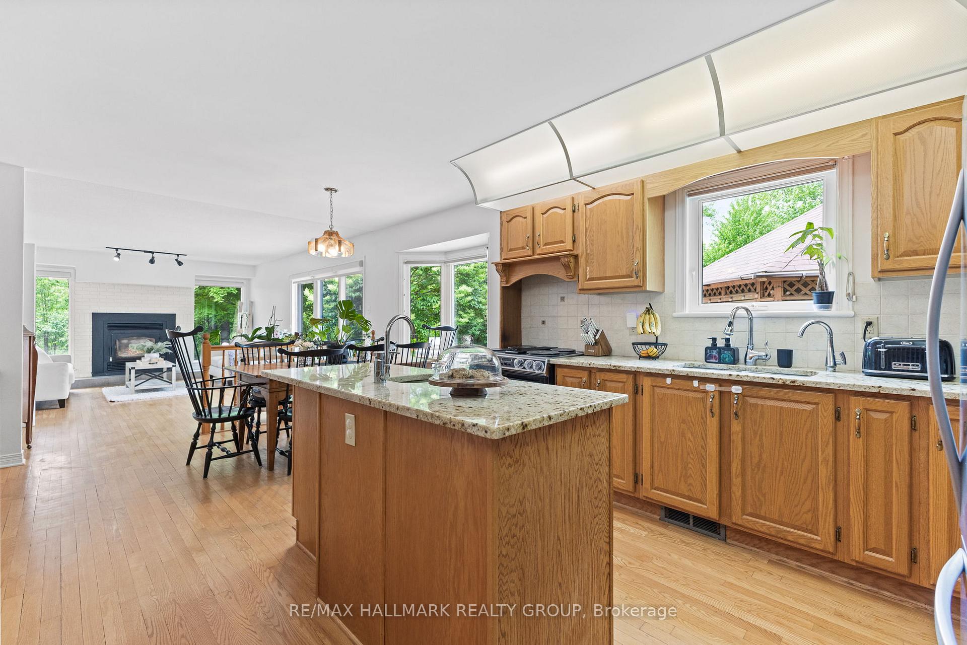 Photo 8 of 1106 Rideau Bend Crescent, Ottawa, Manotick East to Manotick Station — HOMEH
