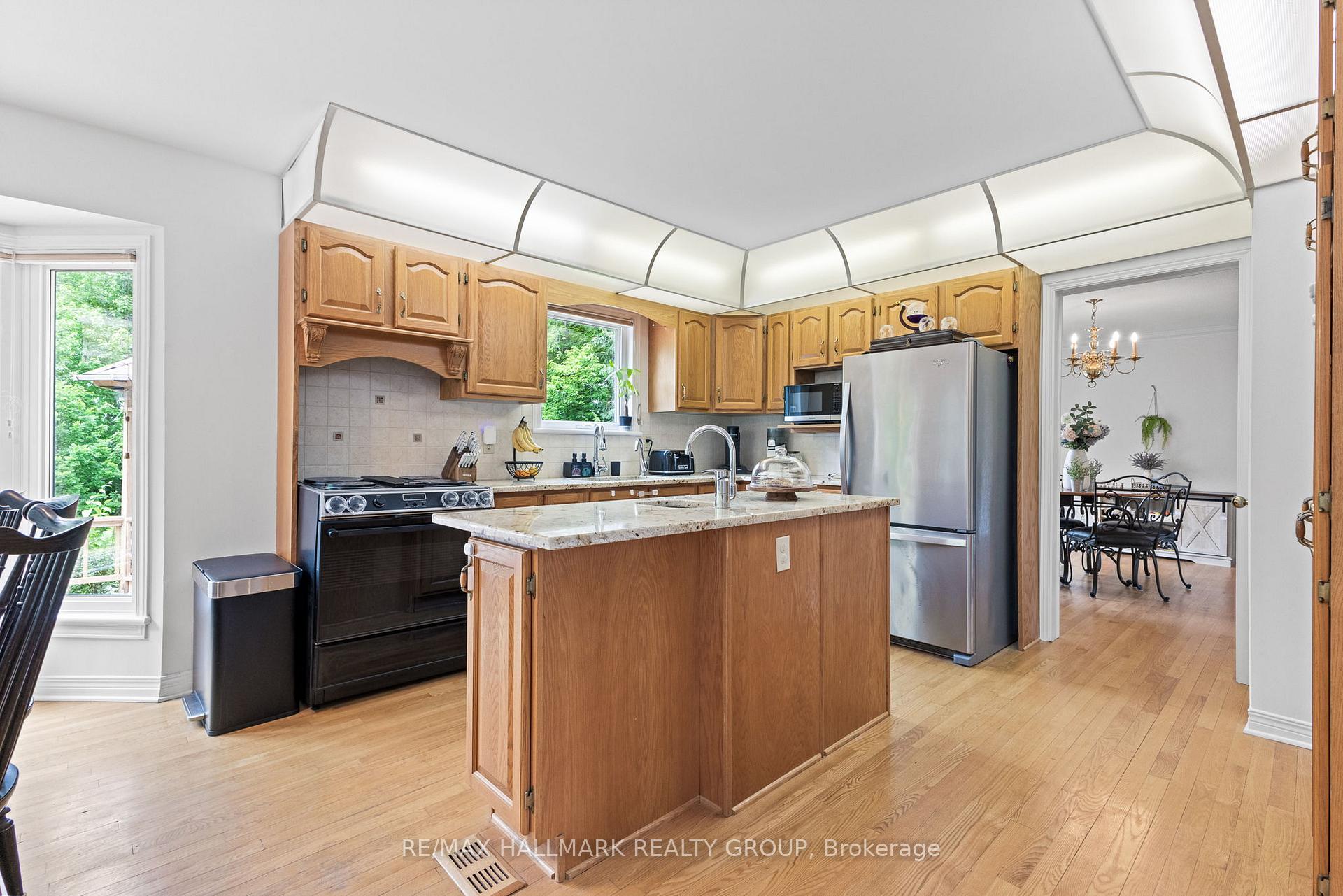 Photo 9 of 1106 Rideau Bend Crescent, Ottawa, Manotick East to Manotick Station — HOMEH