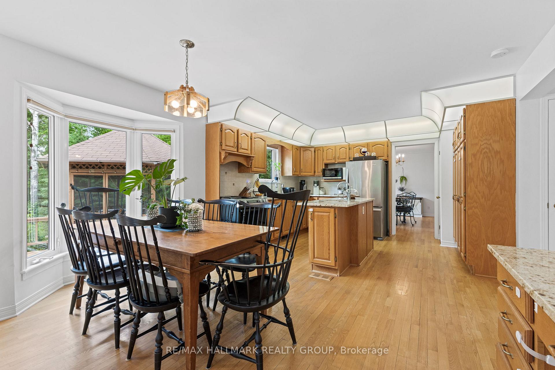 Photo 10 of 1106 Rideau Bend Crescent, Ottawa, Manotick East to Manotick Station — HOMEH