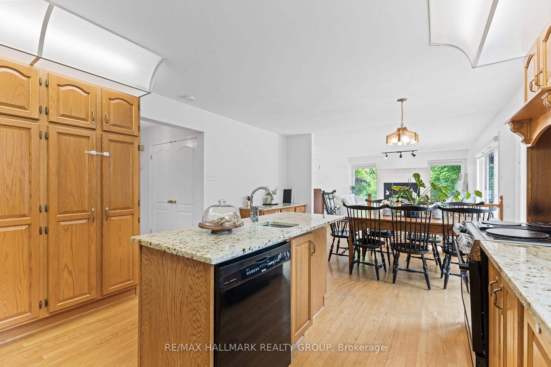 Photo 11 of 1106 Rideau Bend Crescent, Ottawa, Manotick East to Manotick Station — HOMEH