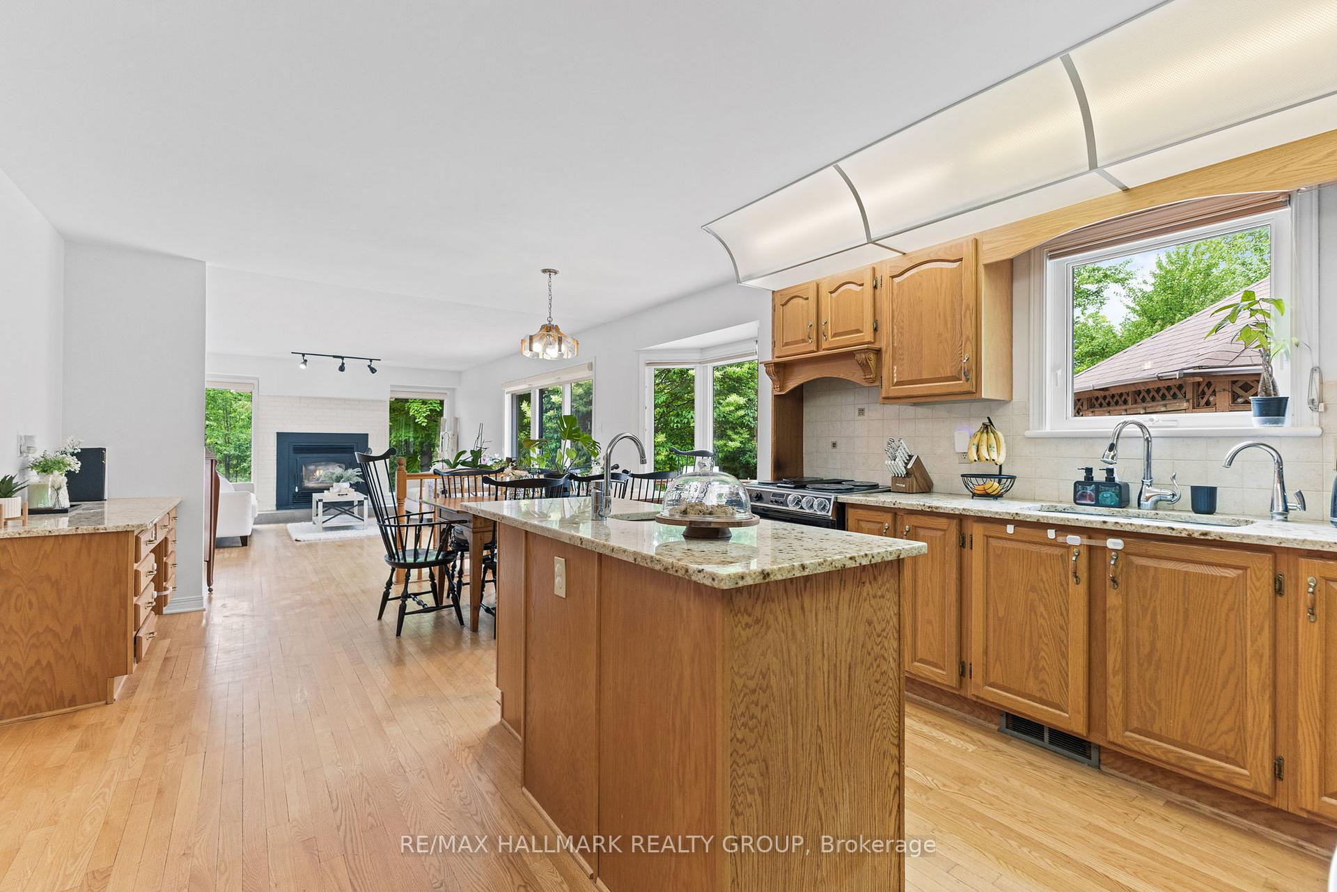 Photo 12 of 1106 Rideau Bend Crescent, Ottawa, Manotick East to Manotick Station — HOMEH