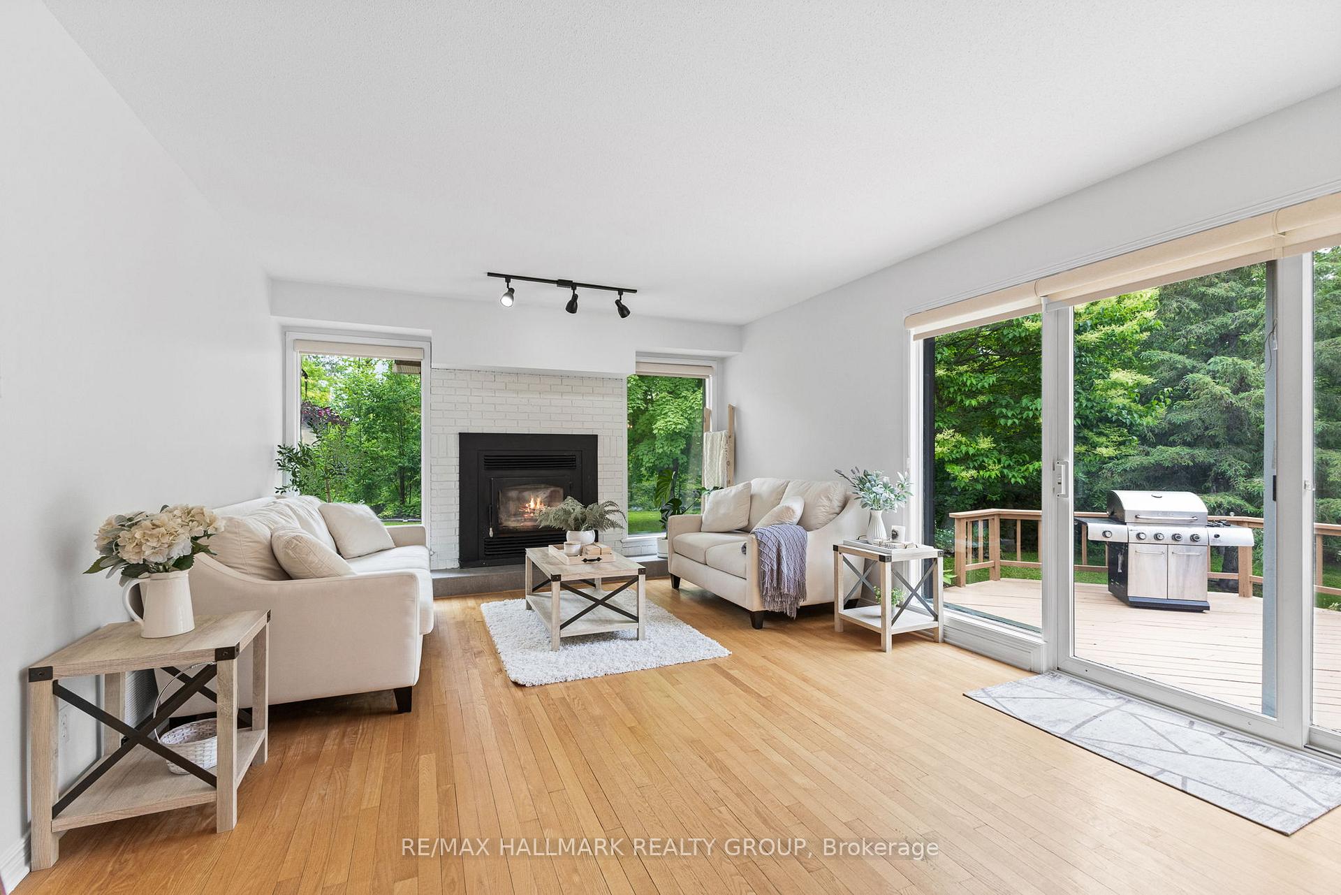Photo 13 of 1106 Rideau Bend Crescent, Ottawa, Manotick East to Manotick Station — HOMEH