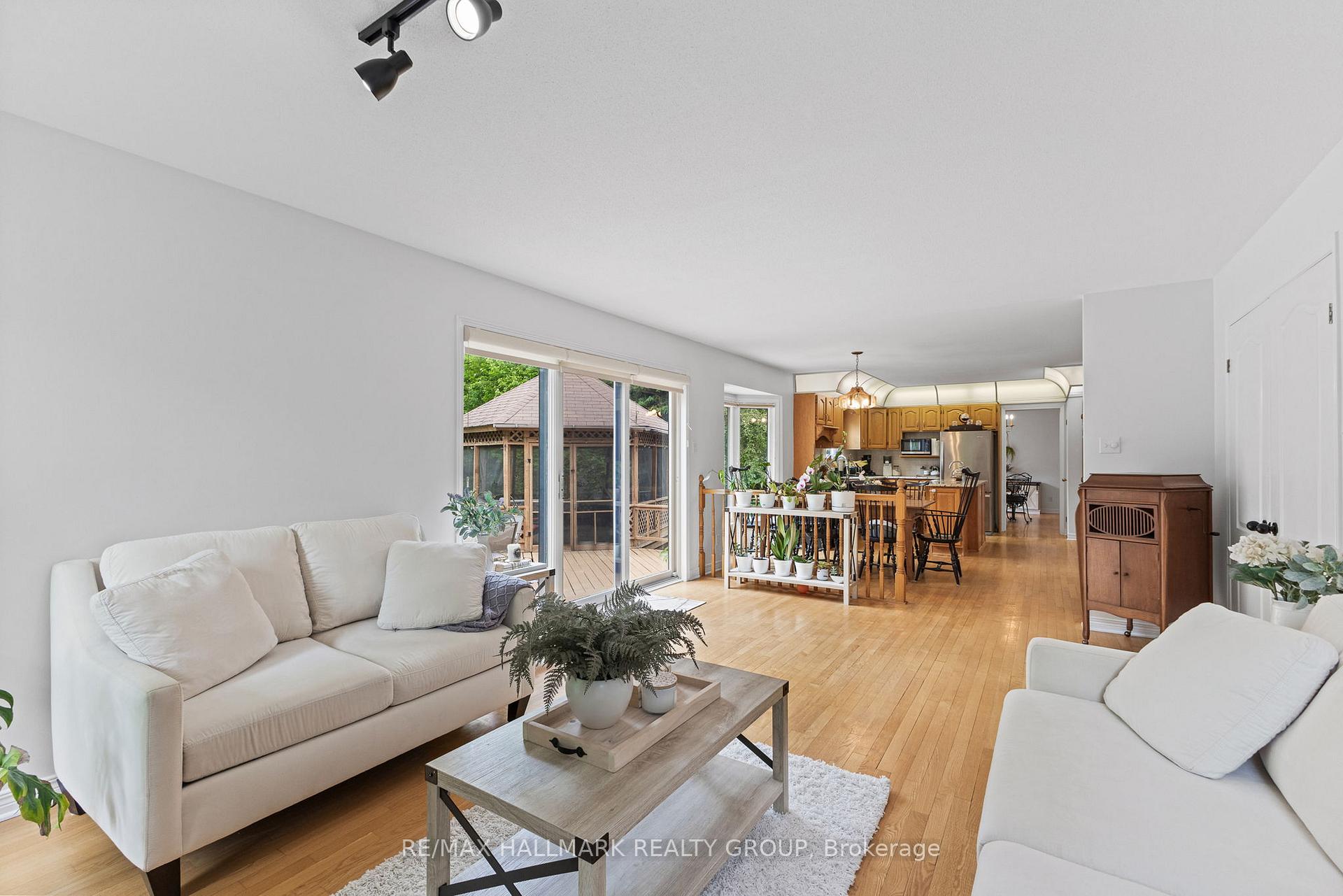 Photo 15 of 1106 Rideau Bend Crescent, Ottawa, Manotick East to Manotick Station — HOMEH
