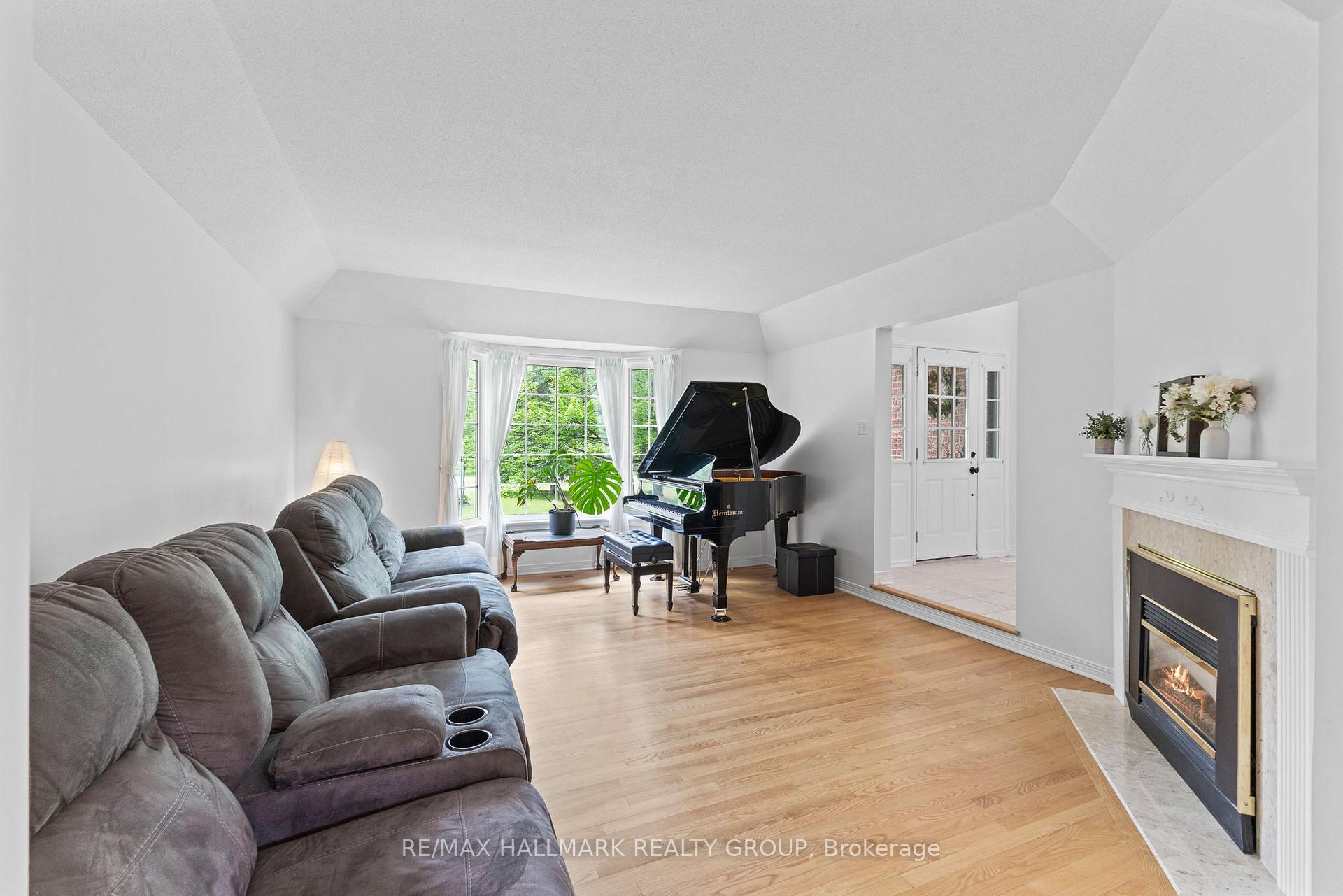 Photo 18 of 1106 Rideau Bend Crescent, Ottawa, Manotick East to Manotick Station — HOMEH