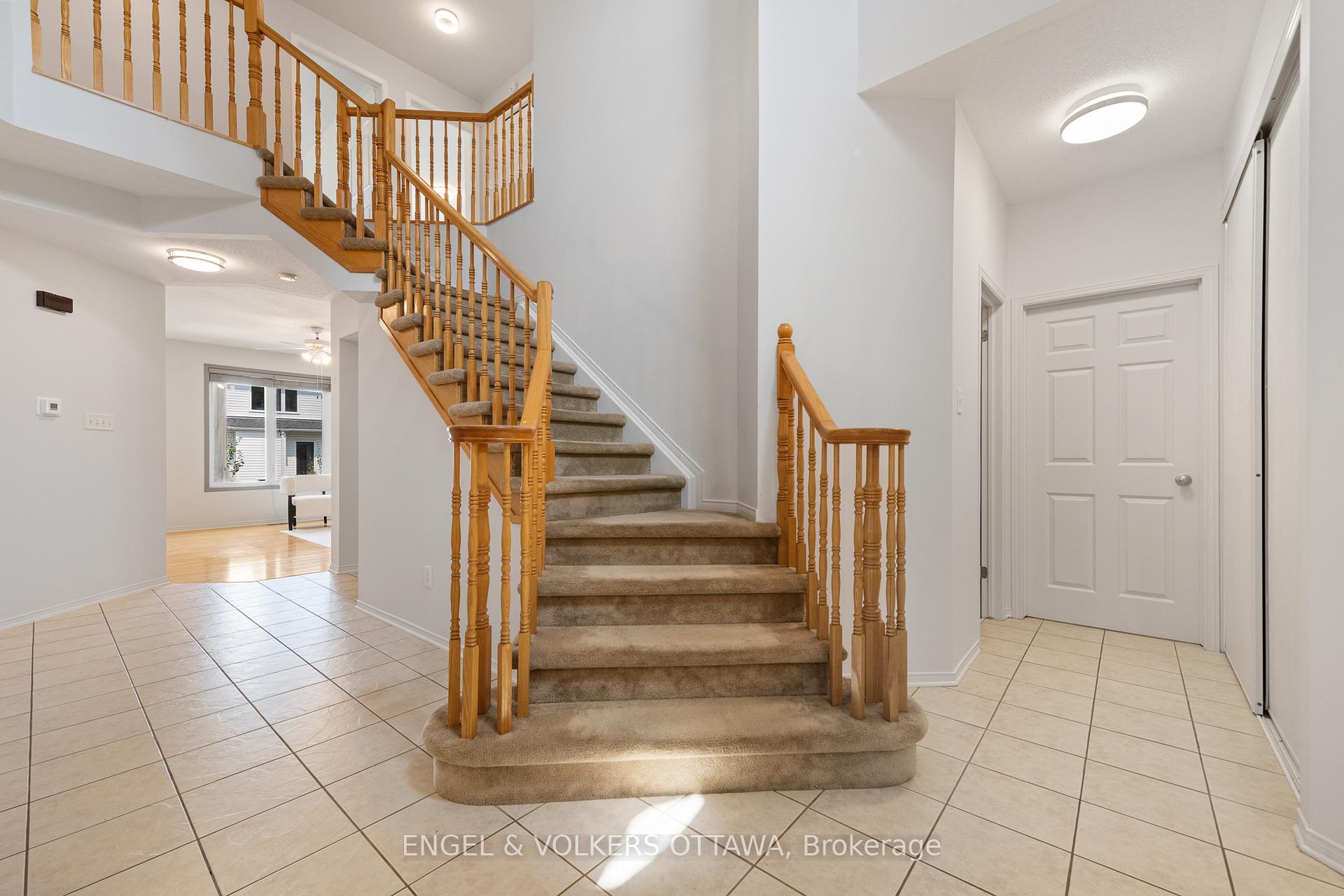 Photo 3 of 26 Redcar Crescent, Ottawa, Kanata - Morgan's Grant/South March — HOMEH