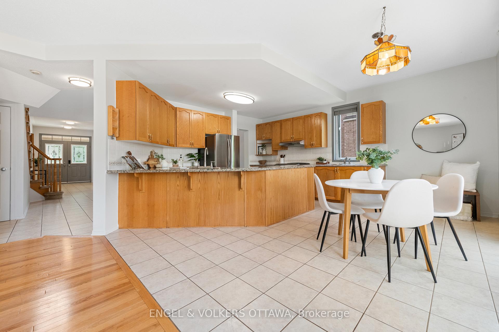 Photo 9 of 26 Redcar Crescent, Ottawa, Kanata - Morgan's Grant/South March — HOMEH