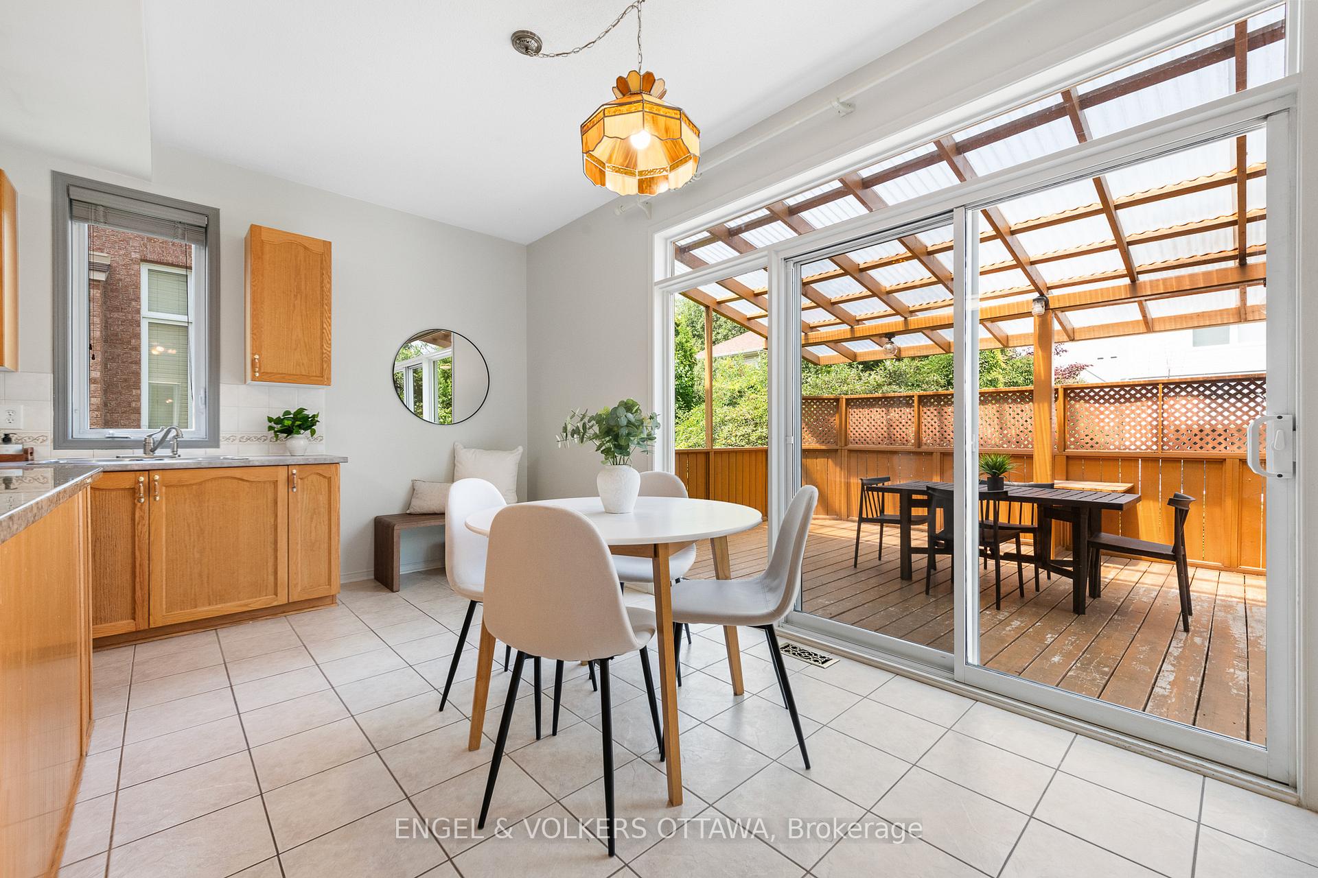 Photo 10 of 26 Redcar Crescent, Ottawa, Kanata - Morgan's Grant/South March — HOMEH