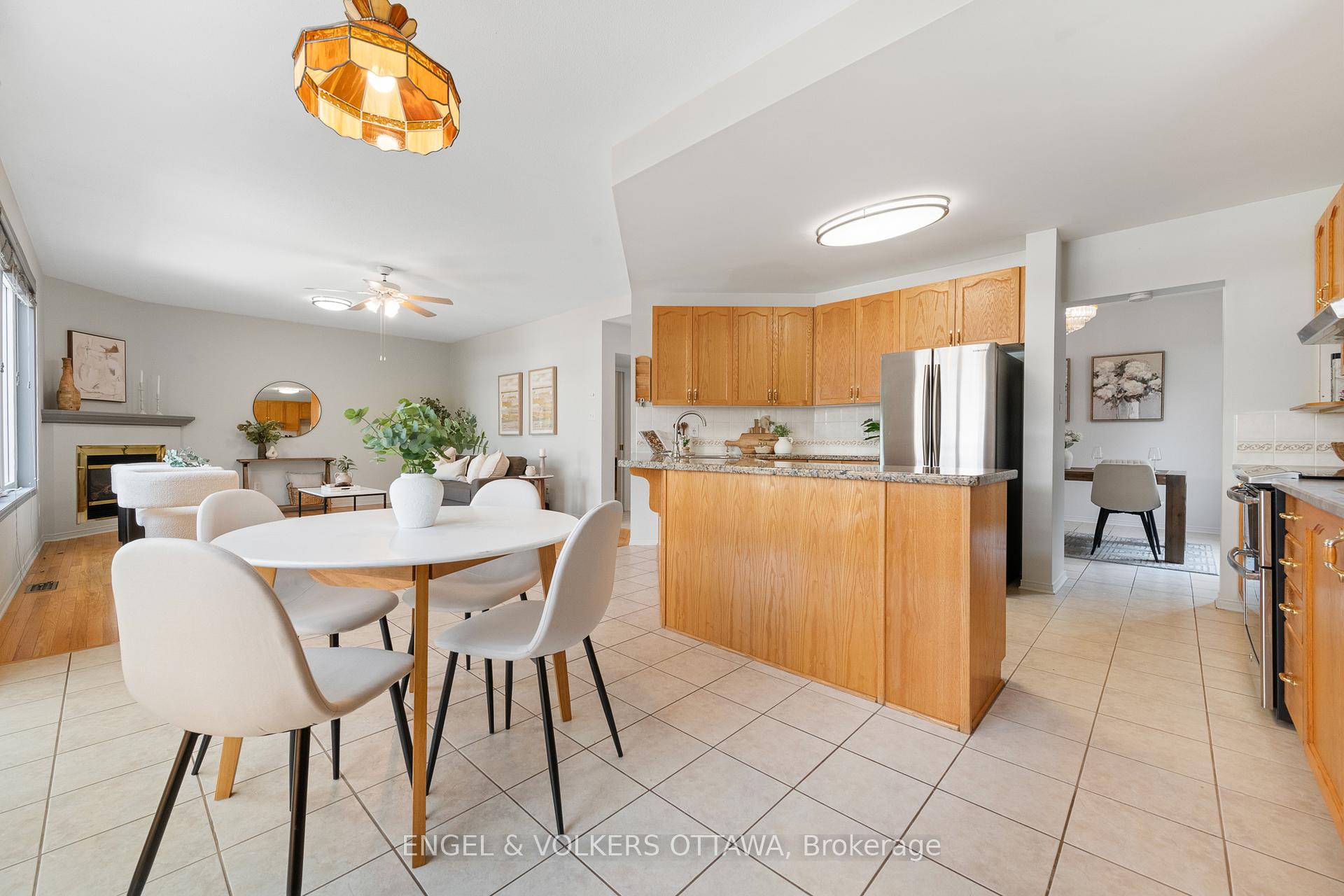 Photo 11 of 26 Redcar Crescent, Ottawa, Kanata - Morgan's Grant/South March — HOMEH