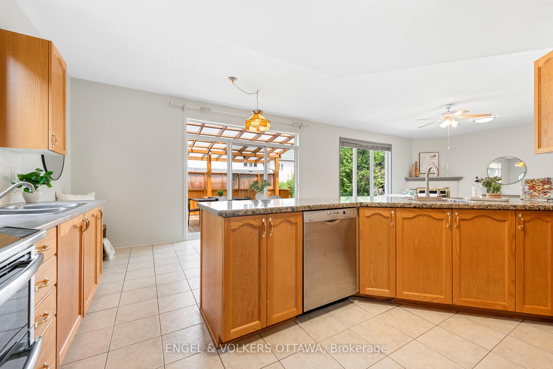 Photo 13 of 26 Redcar Crescent, Ottawa, Kanata - Morgan's Grant/South March — HOMEH