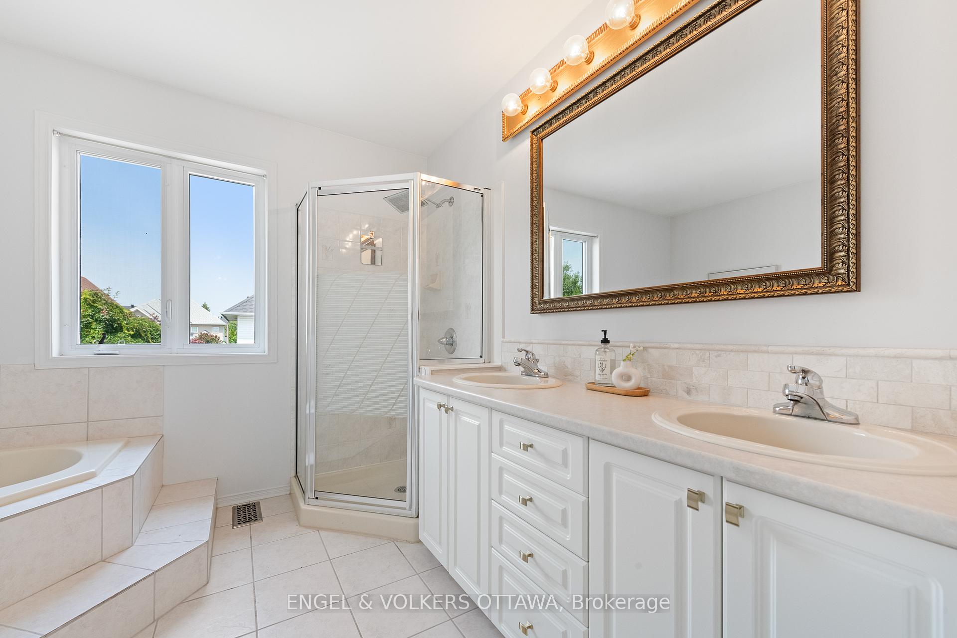 Photo 24 of 26 Redcar Crescent, Ottawa, Kanata - Morgan's Grant/South March — HOMEH