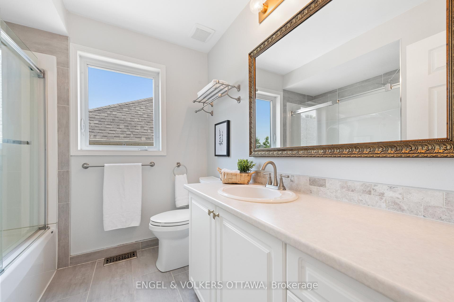 Photo 33 of 26 Redcar Crescent, Ottawa, Kanata - Morgan's Grant/South March — HOMEH