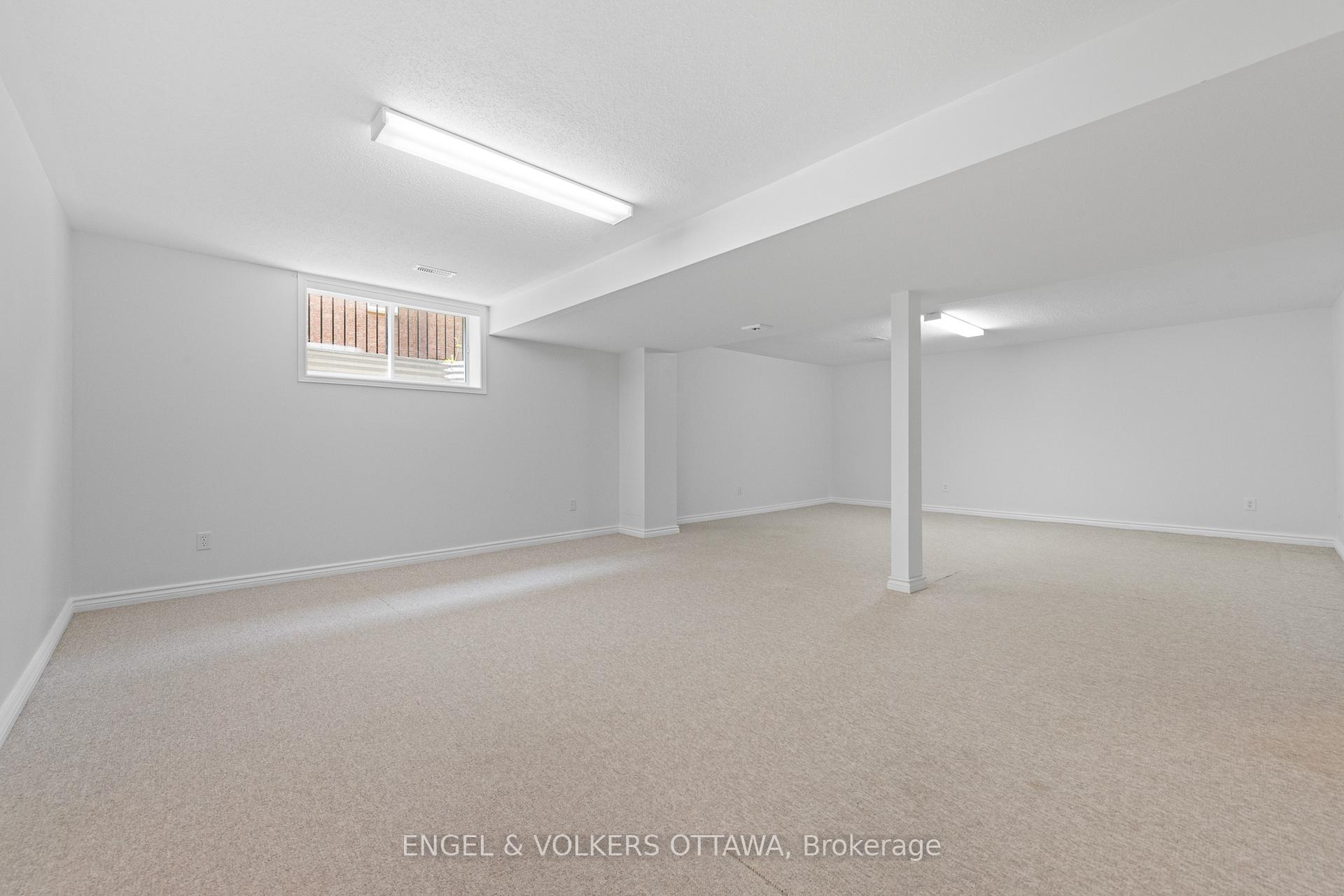 Photo 34 of 26 Redcar Crescent, Ottawa, Kanata - Morgan's Grant/South March — HOMEH