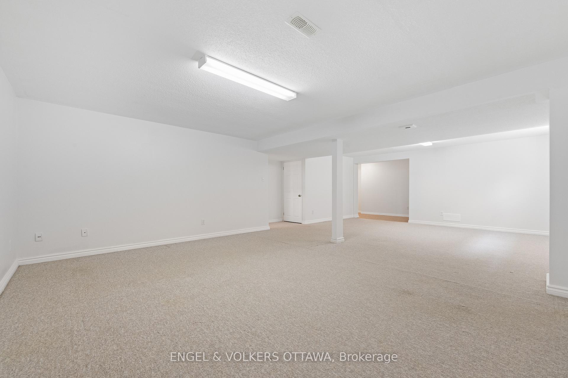 Photo 35 of 26 Redcar Crescent, Ottawa, Kanata - Morgan's Grant/South March — HOMEH