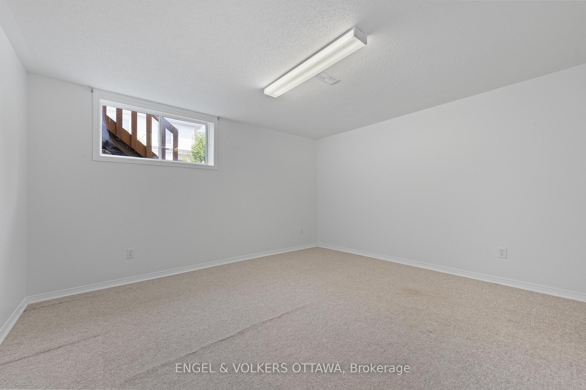 Photo 36 of 26 Redcar Crescent, Ottawa, Kanata - Morgan's Grant/South March — HOMEH