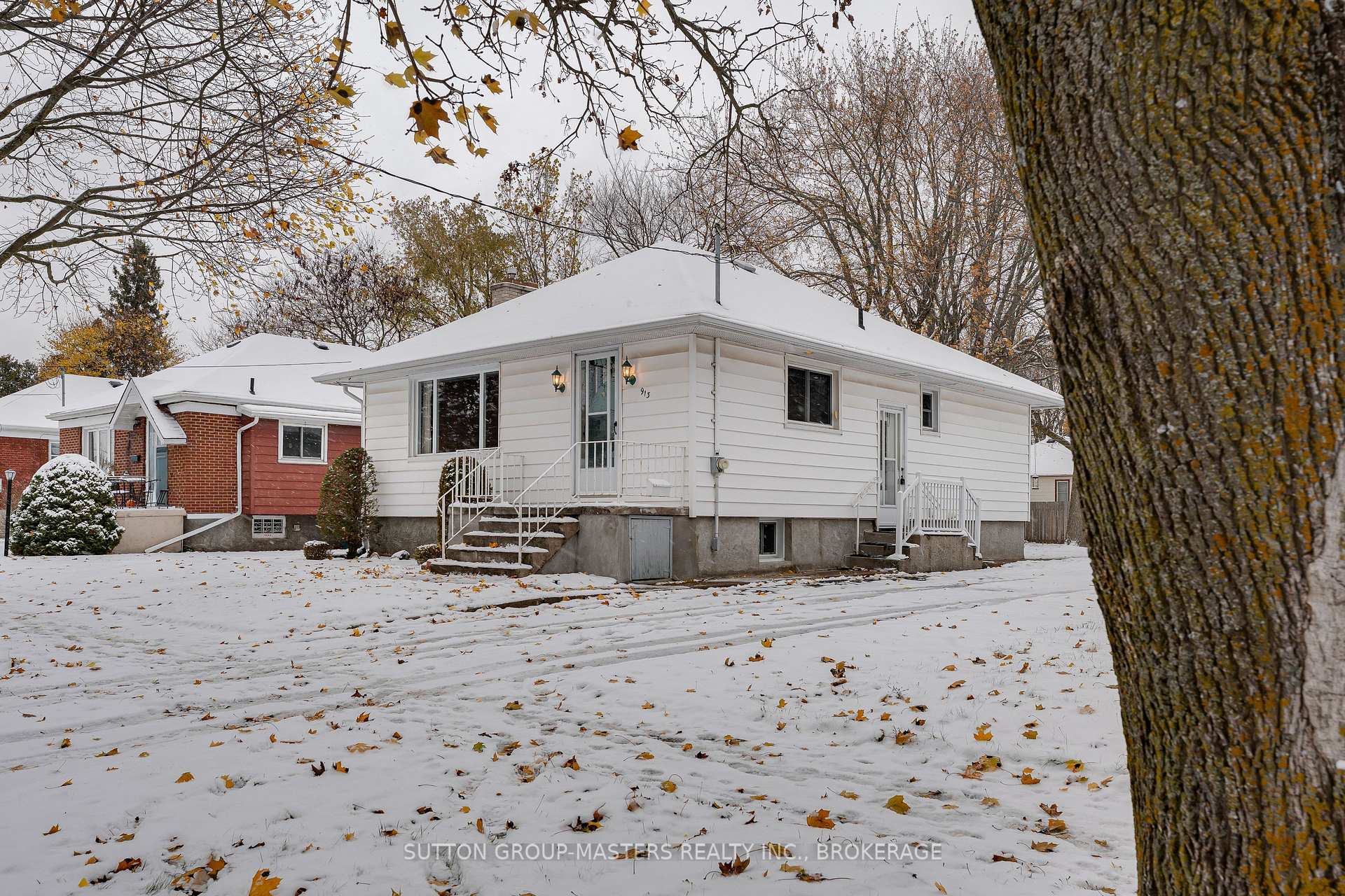 Photo 3 of 913 Victoria Street, Kingston, East of Sir John A. Blvd — HOMEH