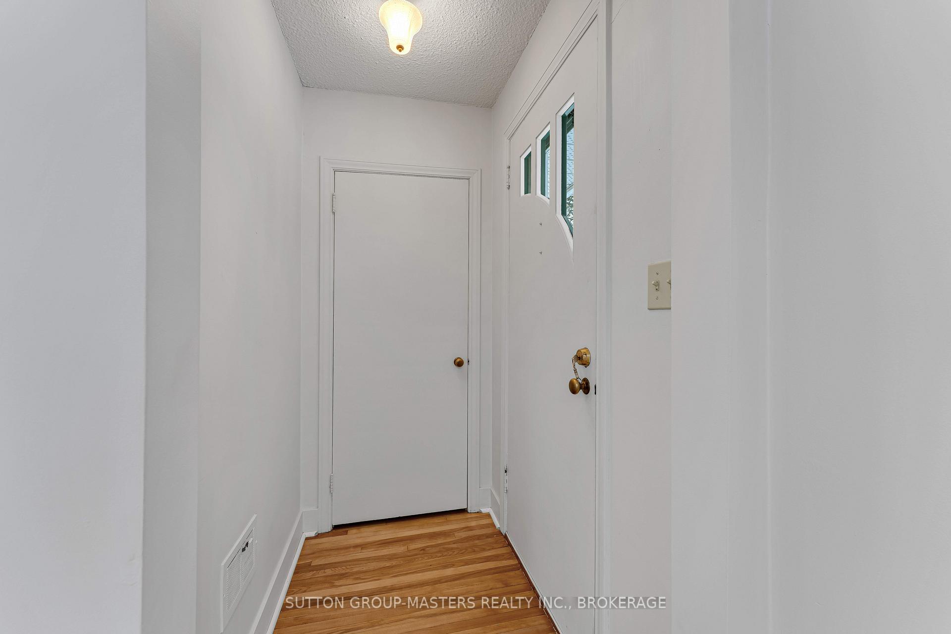 Photo 4 of 913 Victoria Street, Kingston, East of Sir John A. Blvd — HOMEH