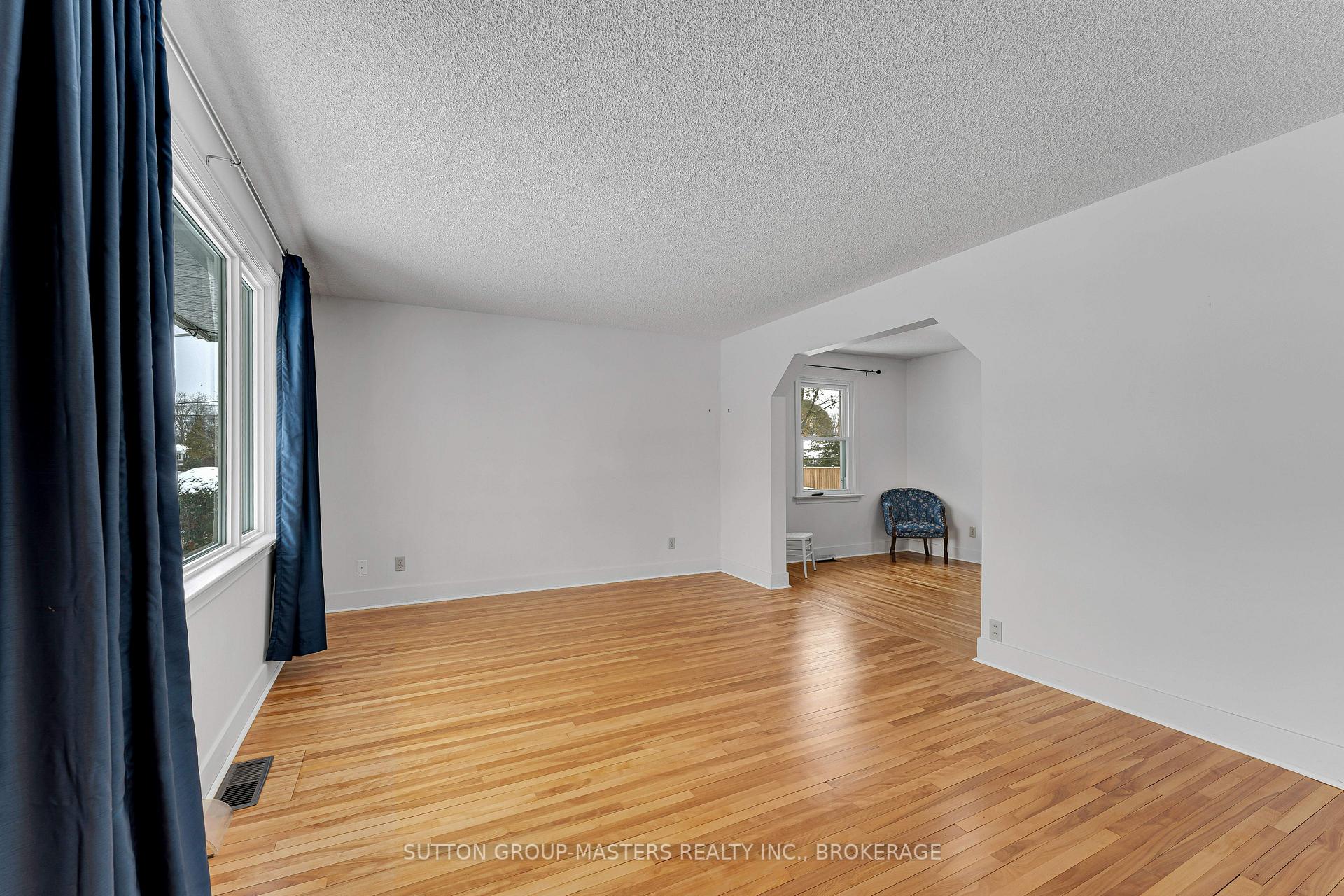 Photo 5 of 913 Victoria Street, Kingston, East of Sir John A. Blvd — HOMEH