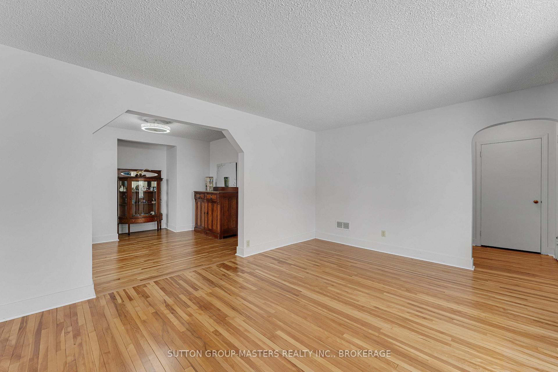 Photo 7 of 913 Victoria Street, Kingston, East of Sir John A. Blvd — HOMEH