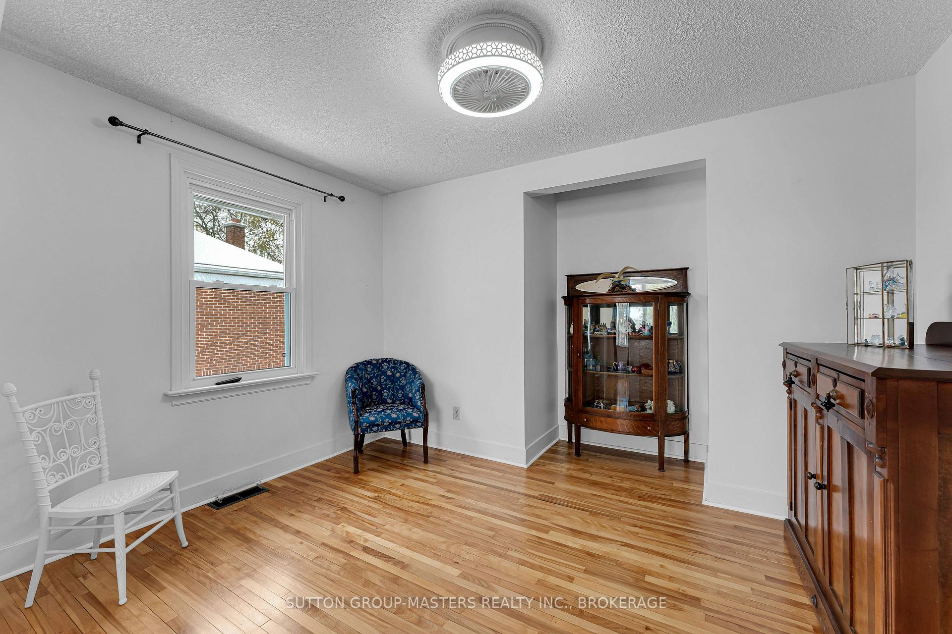 Photo 8 of 913 Victoria Street, Kingston, East of Sir John A. Blvd — HOMEH