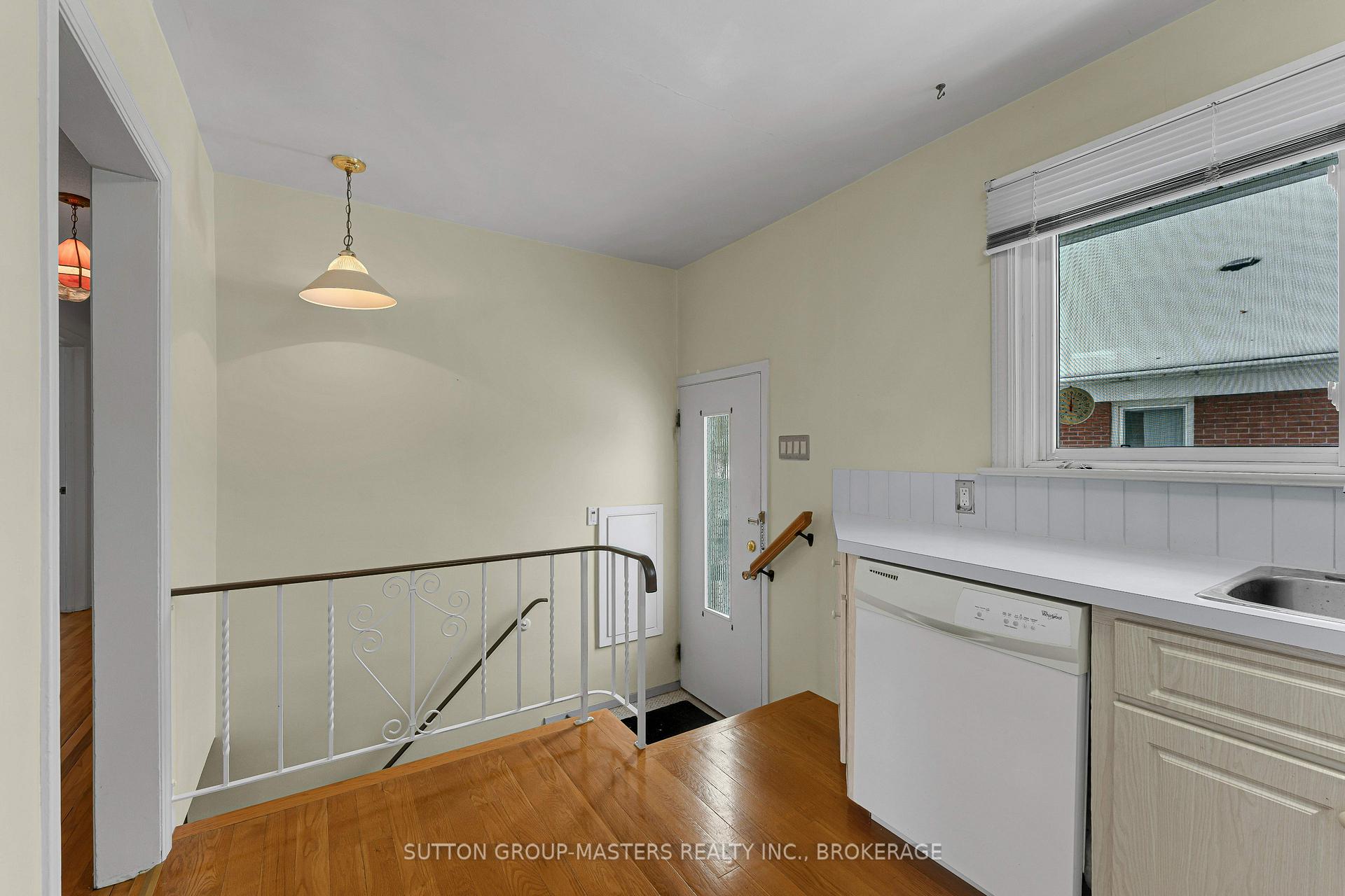 Photo 12 of 913 Victoria Street, Kingston, East of Sir John A. Blvd — HOMEH