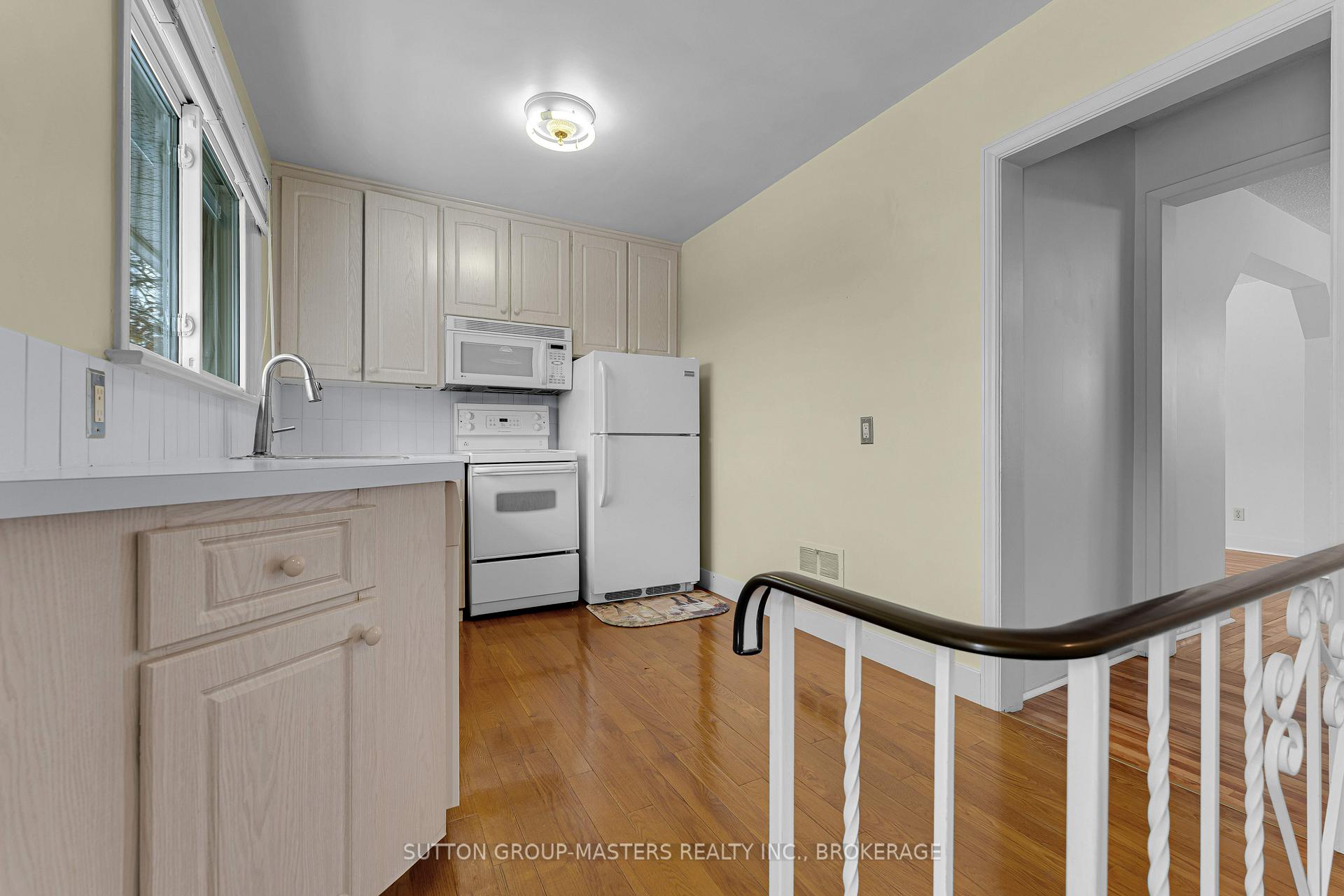 Photo 13 of 913 Victoria Street, Kingston, East of Sir John A. Blvd — HOMEH