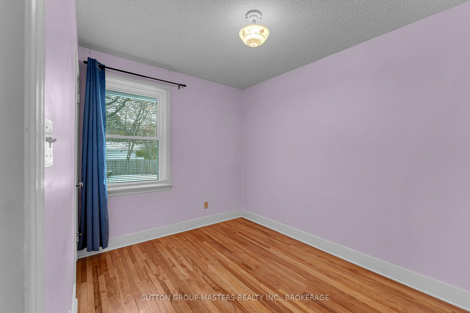 Photo 15 of 913 Victoria Street, Kingston, East of Sir John A. Blvd — HOMEH