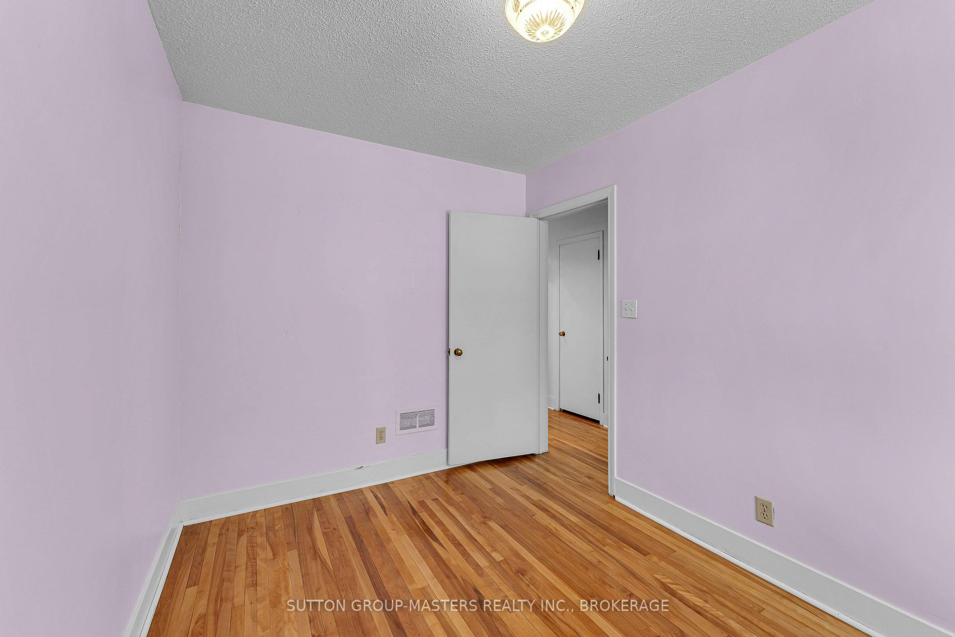Photo 16 of 913 Victoria Street, Kingston, East of Sir John A. Blvd — HOMEH