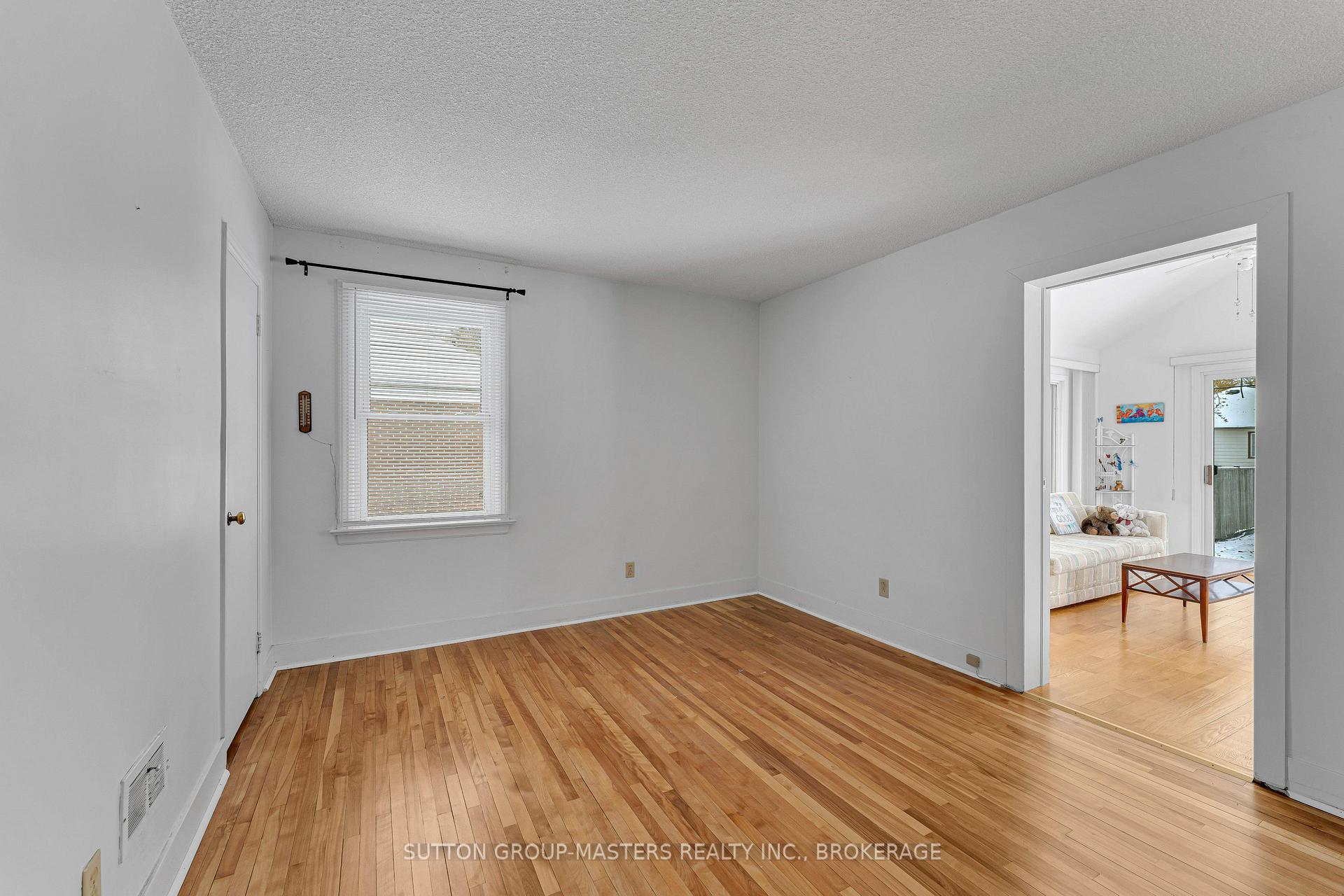 Photo 17 of 913 Victoria Street, Kingston, East of Sir John A. Blvd — HOMEH