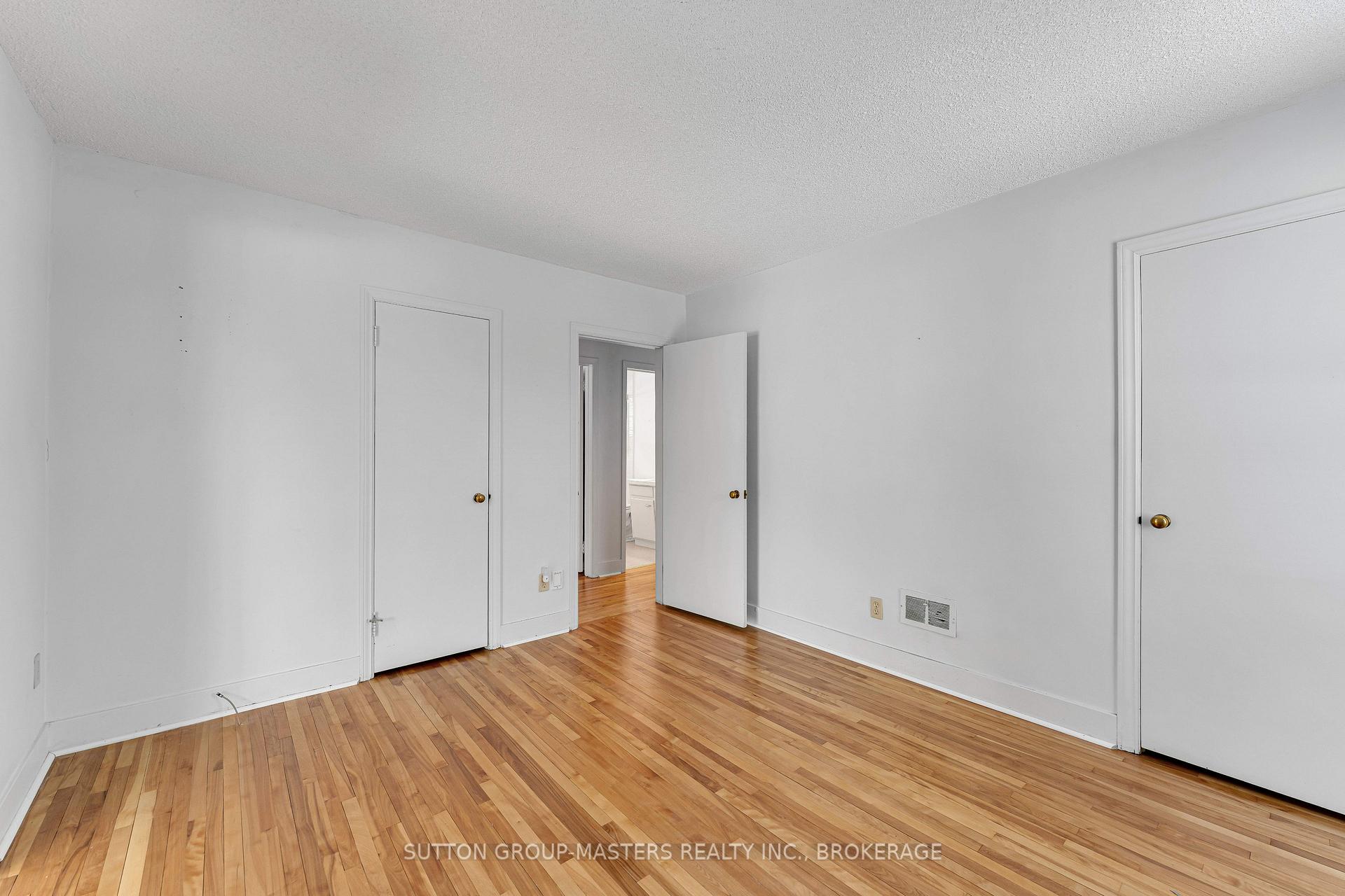 Photo 18 of 913 Victoria Street, Kingston, East of Sir John A. Blvd — HOMEH