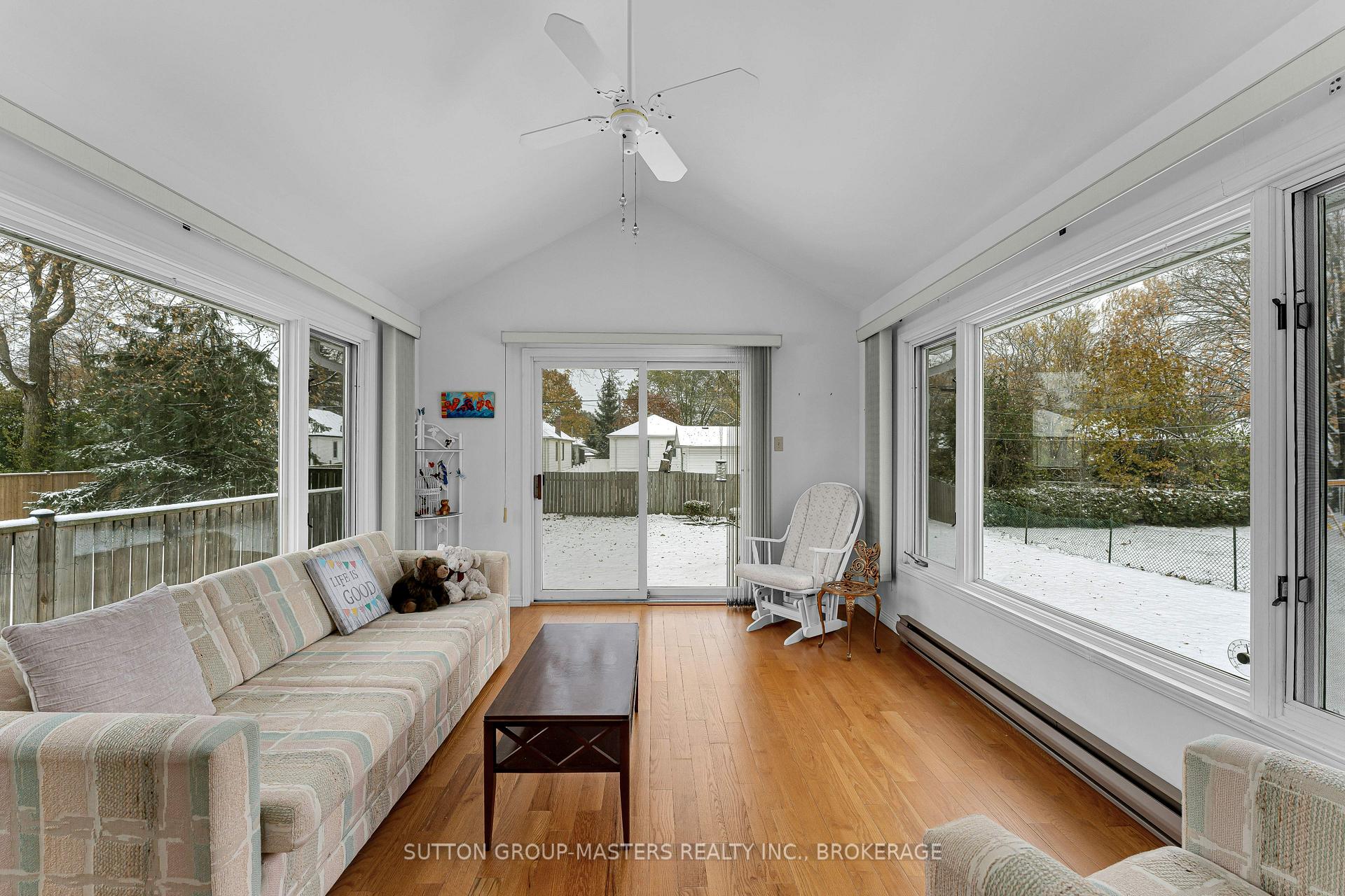 Photo 20 of 913 Victoria Street, Kingston, East of Sir John A. Blvd — HOMEH