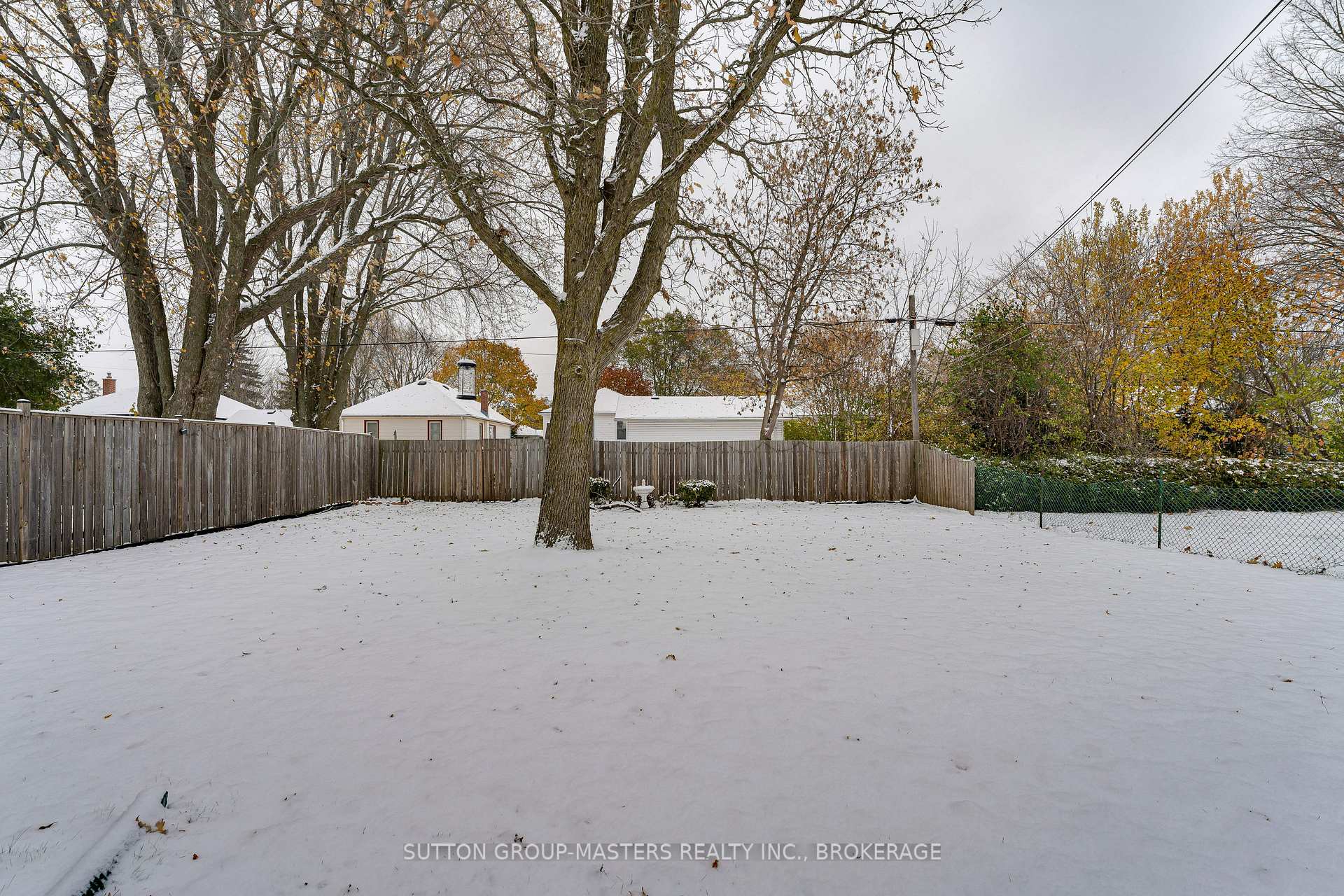 Photo 31 of 913 Victoria Street, Kingston, East of Sir John A. Blvd — HOMEH
