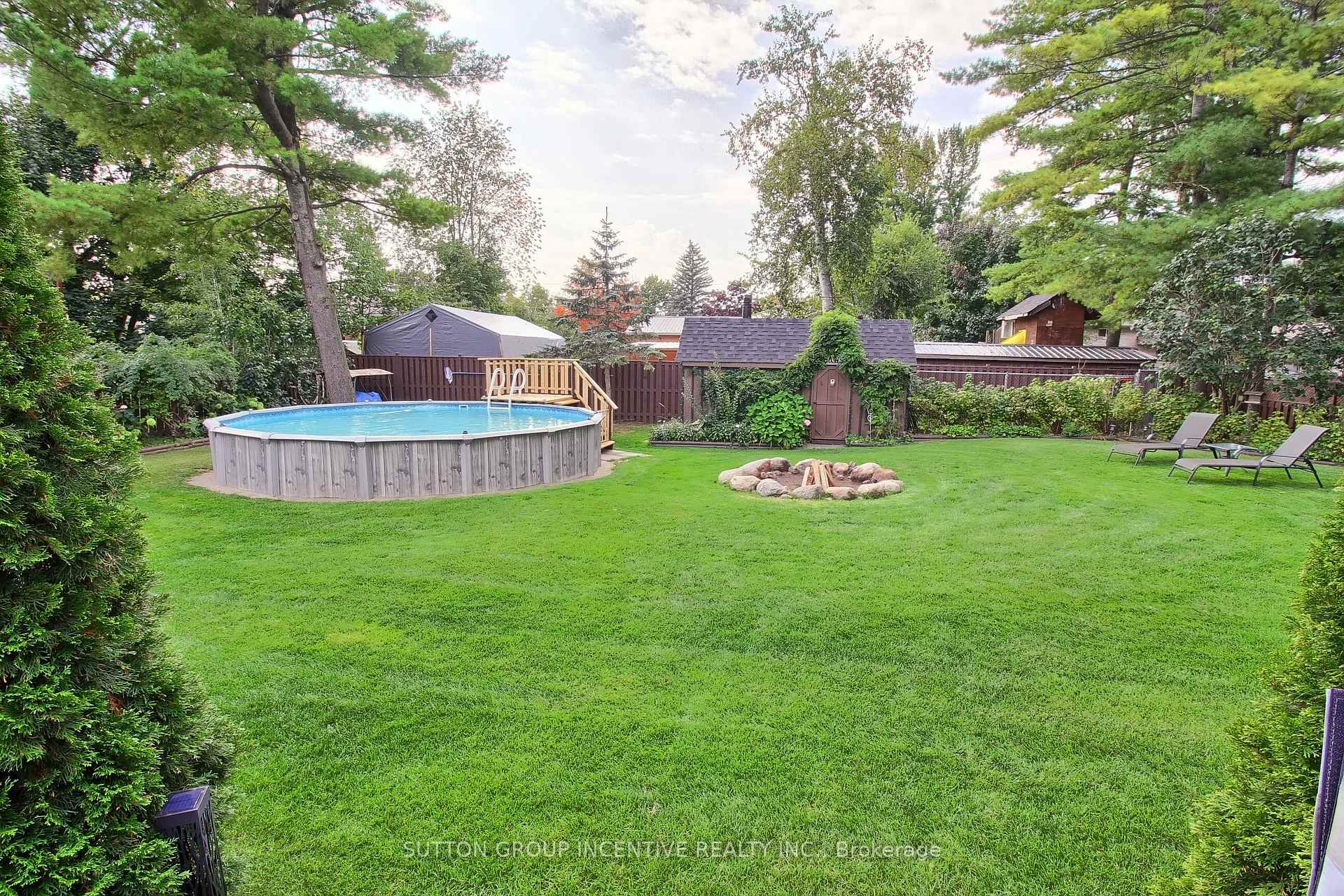 Photo 2 of 3352 Mason Drive, Innisfil, Rural Innisfil — HOMEH
