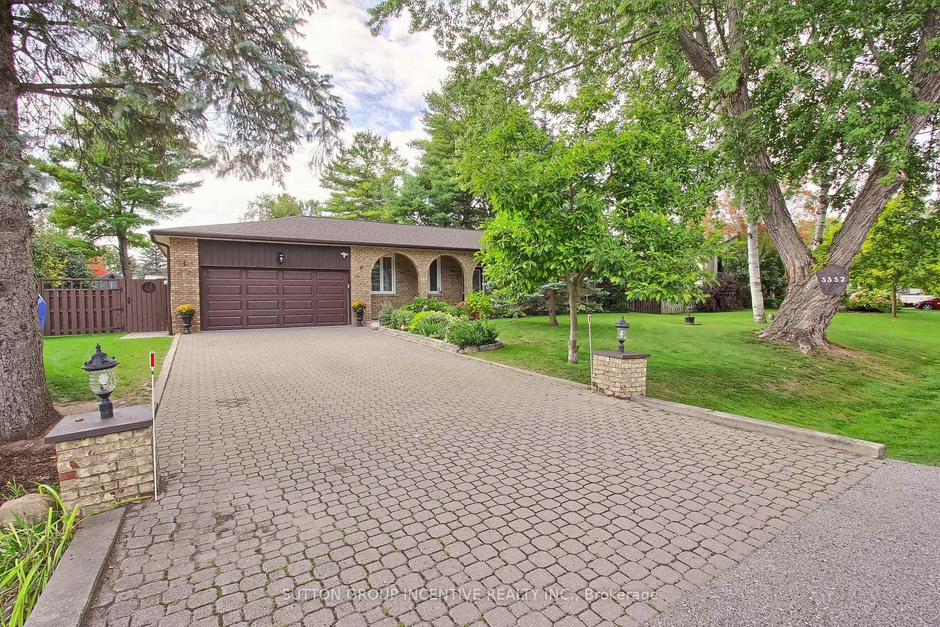 Photo 3 of 3352 Mason Drive, Innisfil, Rural Innisfil — HOMEH