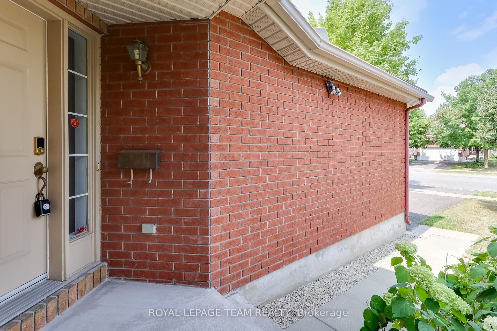 Photo 4 of 51 Stikine Drive, Ottawa, Kanata - Kanata Lakes/Heritage Hills — HOMEH