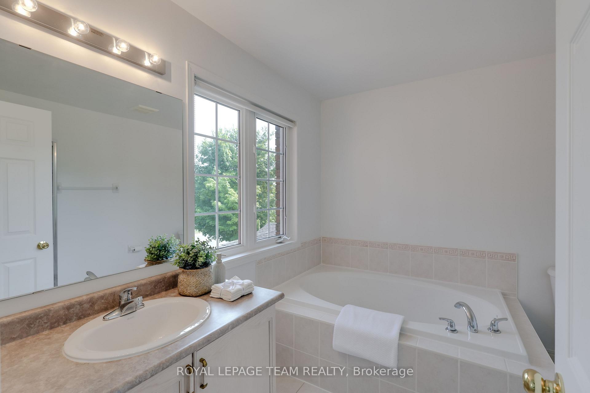 Photo 31 of 51 Stikine Drive, Ottawa, Kanata - Kanata Lakes/Heritage Hills — HOMEH