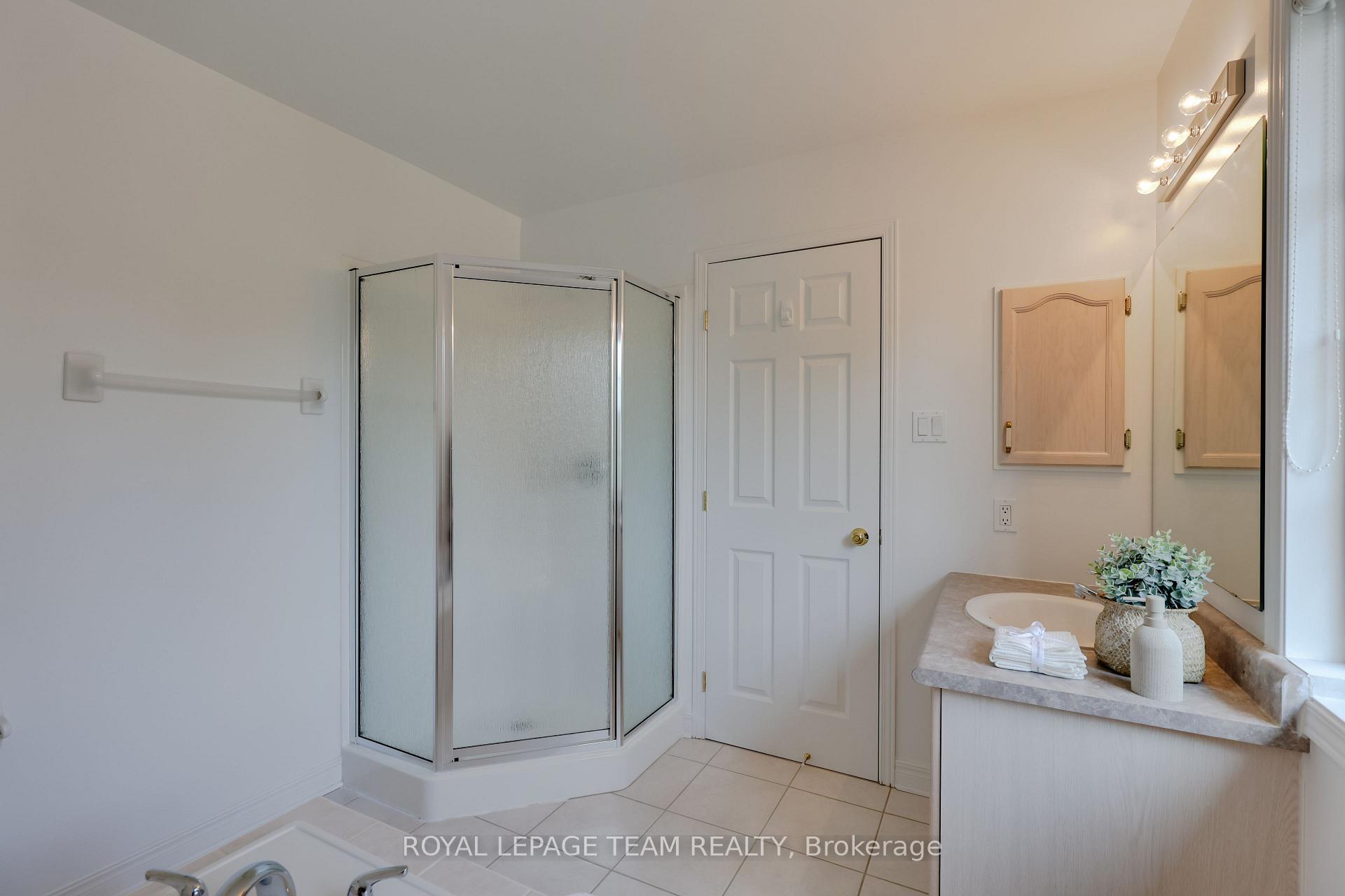 Photo 32 of 51 Stikine Drive, Ottawa, Kanata - Kanata Lakes/Heritage Hills — HOMEH