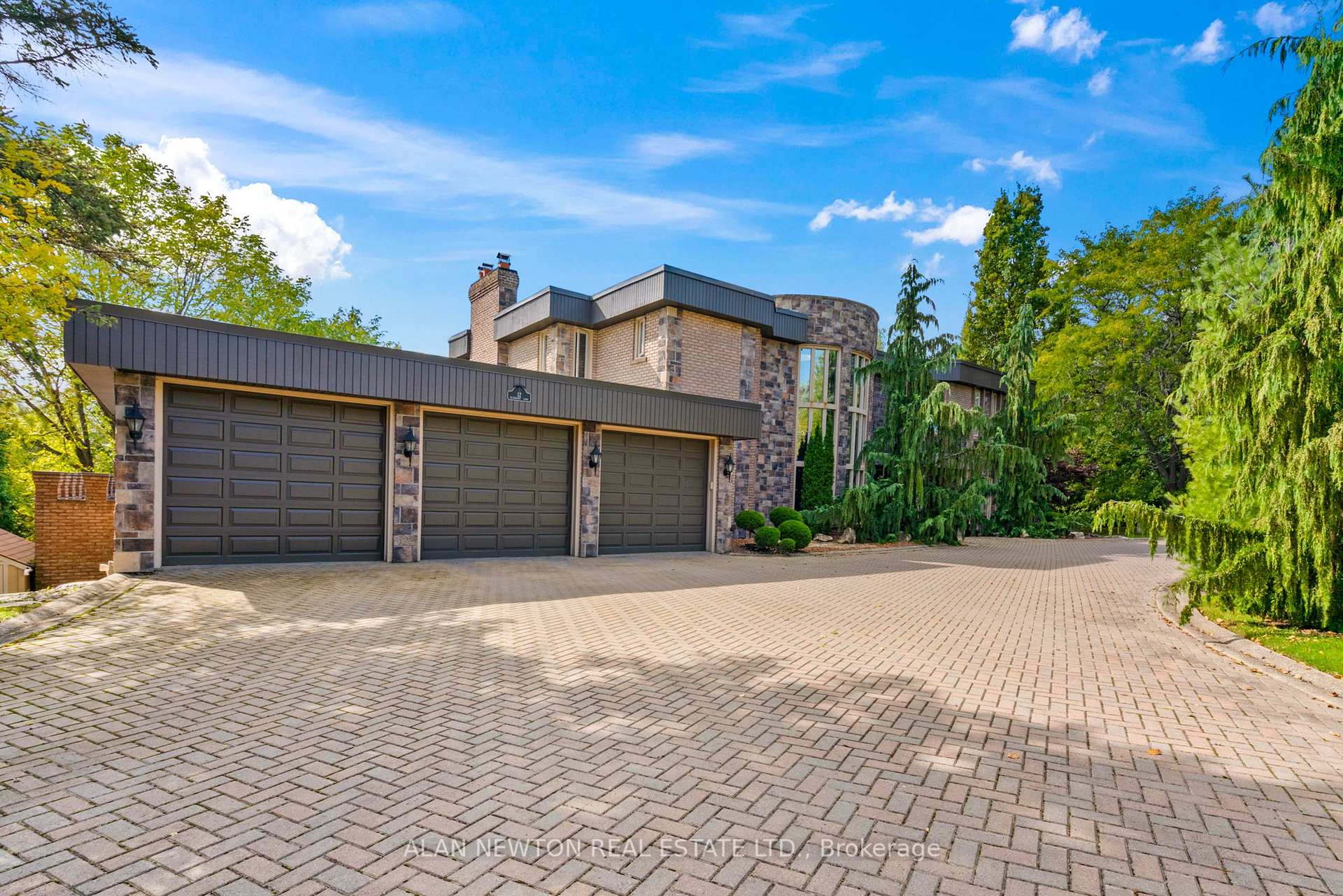 Photo 2 of 12 Blueberry Lane, King, King City — HOMEH