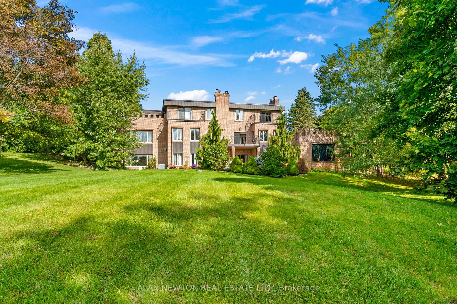 Photo 6 of 12 Blueberry Lane, King, King City — HOMEH