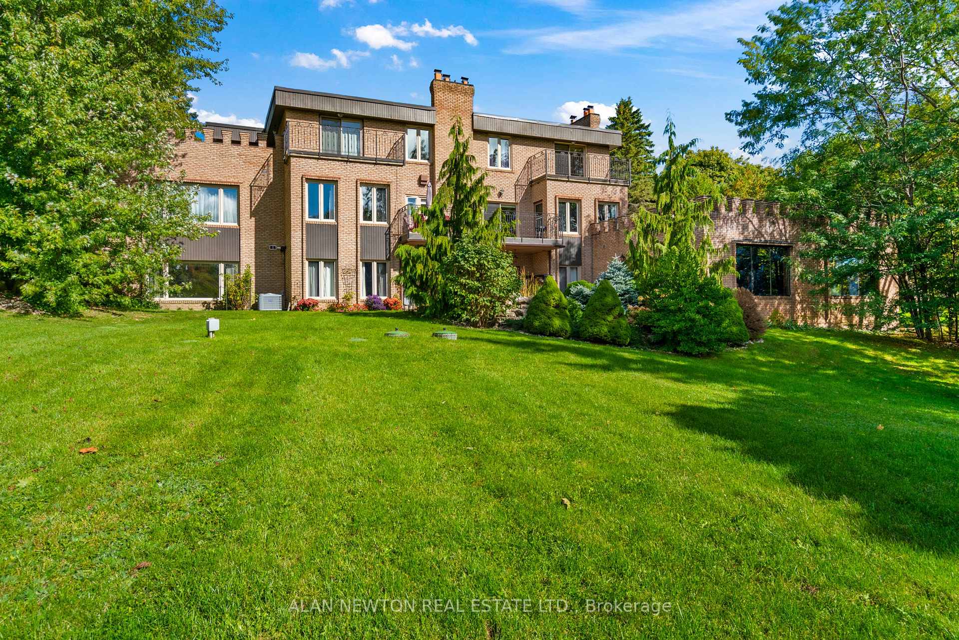 Photo 7 of 12 Blueberry Lane, King, King City — HOMEH