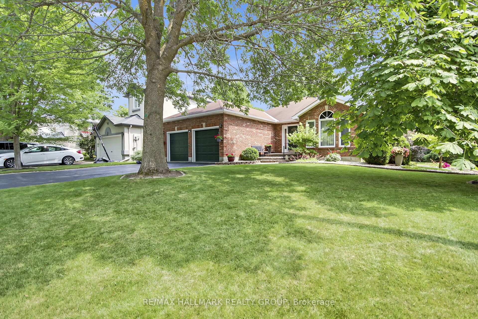 Photo 3 of 30 Langford Crescent, Ottawa, Kanata - Kanata Lakes/Heritage Hills — HOMEH