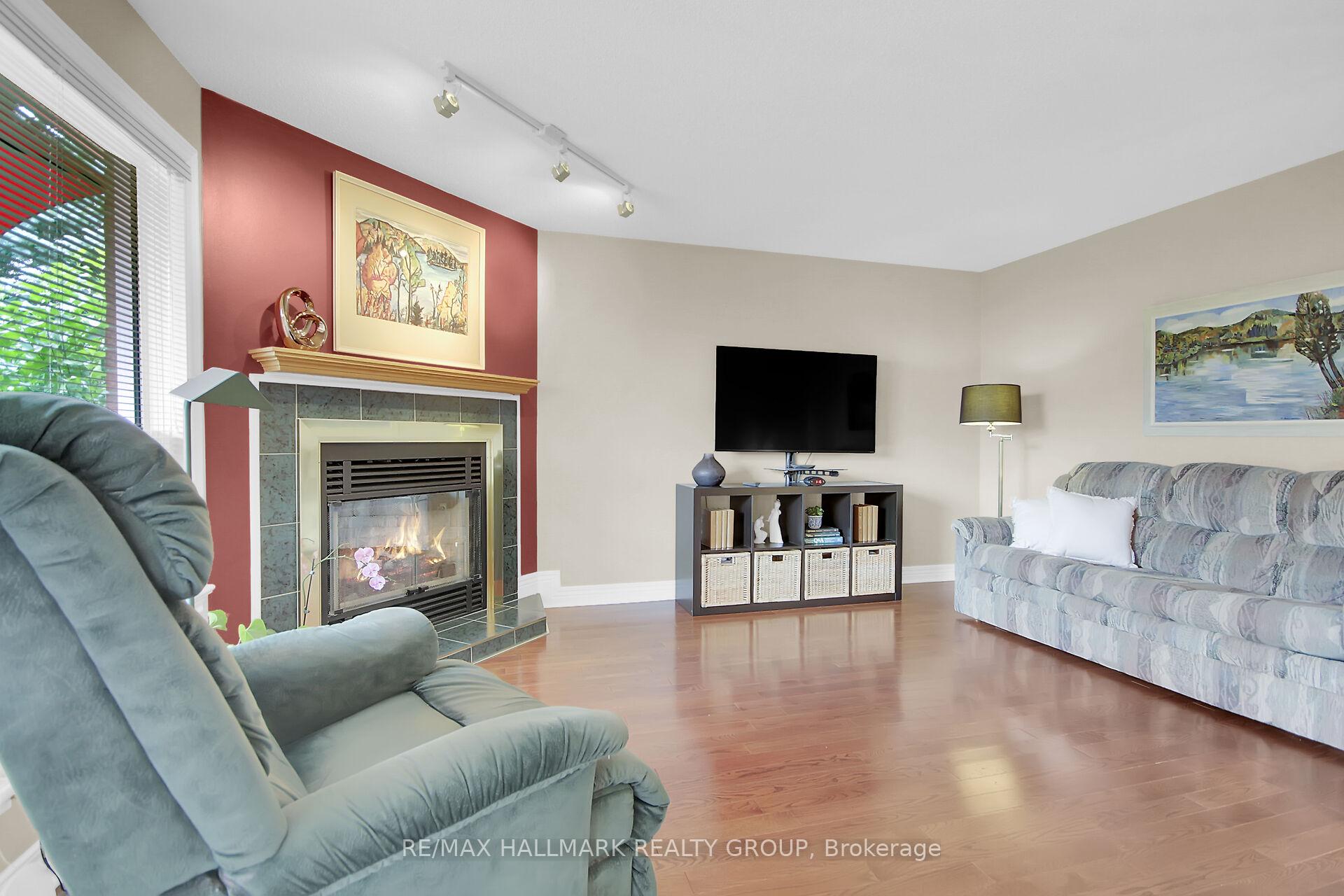 Photo 8 of 30 Langford Crescent, Ottawa, Kanata - Kanata Lakes/Heritage Hills — HOMEH