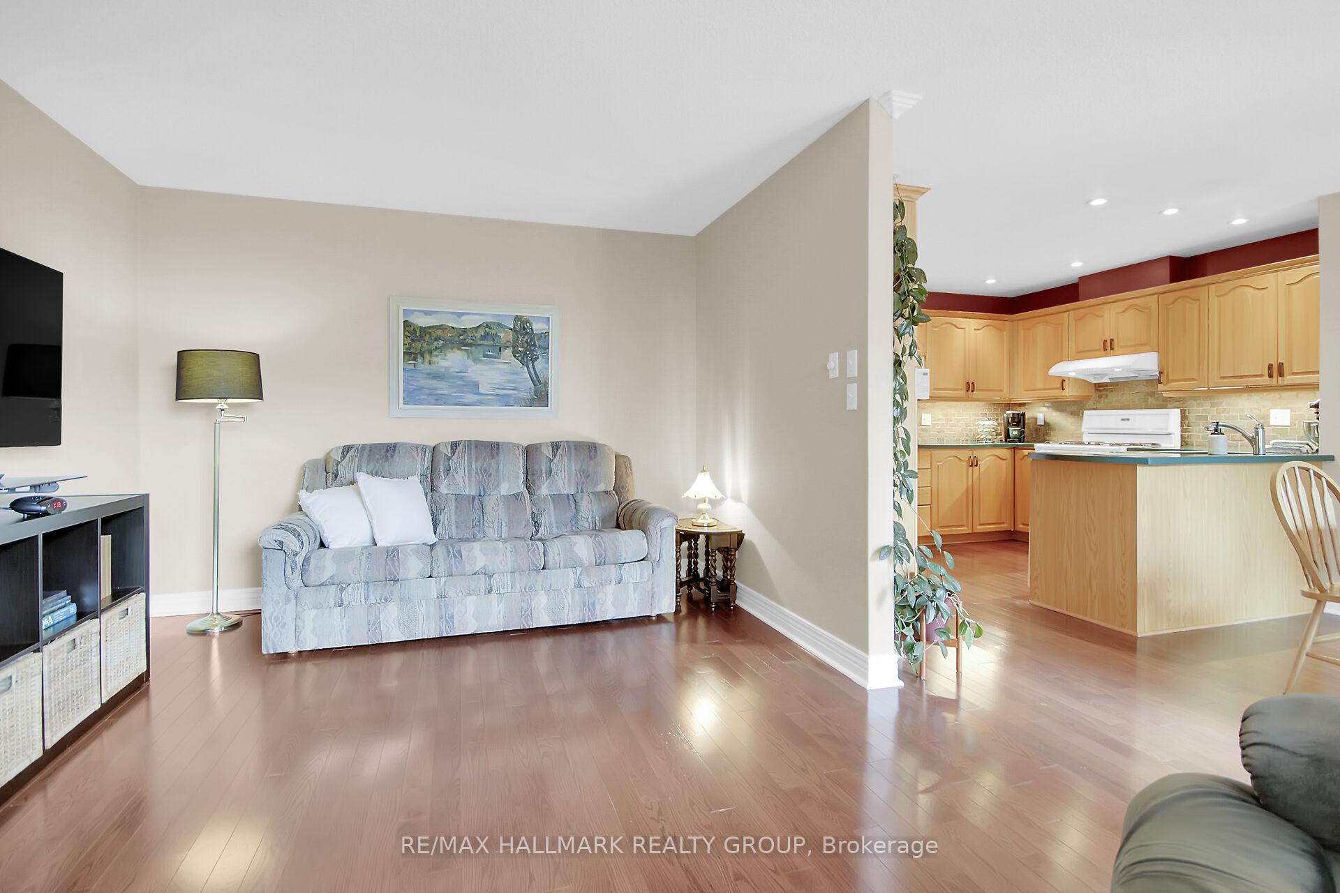 Photo 9 of 30 Langford Crescent, Ottawa, Kanata - Kanata Lakes/Heritage Hills — HOMEH