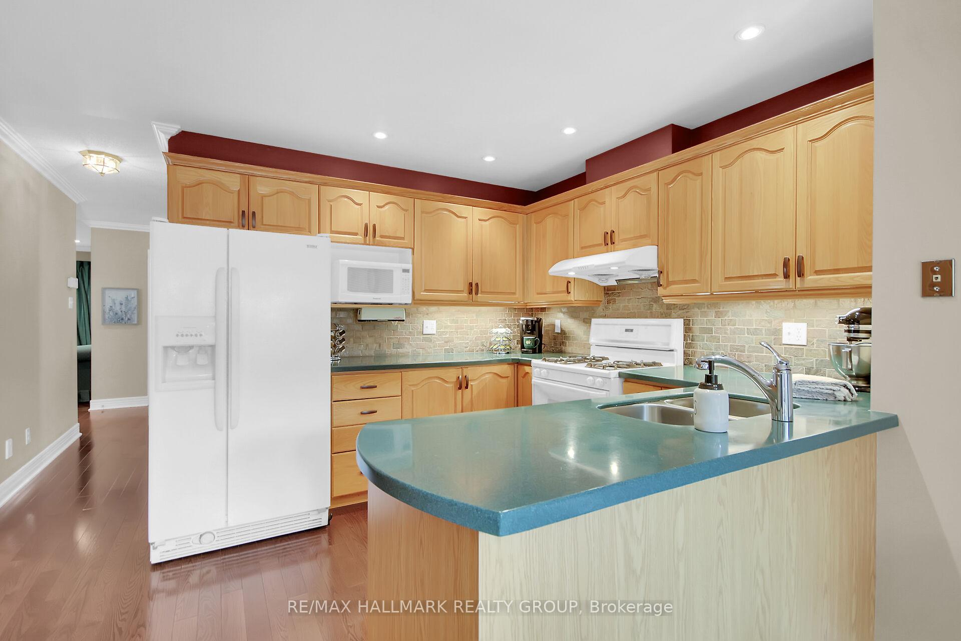 Photo 11 of 30 Langford Crescent, Ottawa, Kanata - Kanata Lakes/Heritage Hills — HOMEH
