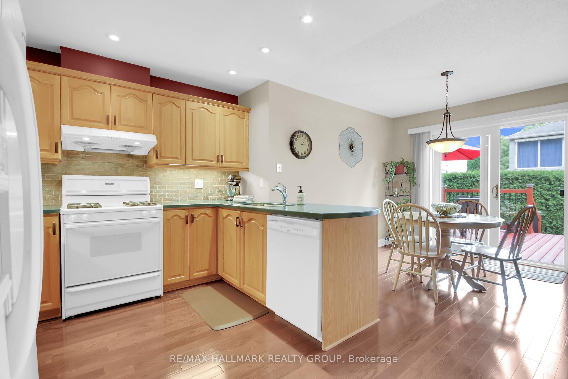 Photo 12 of 30 Langford Crescent, Ottawa, Kanata - Kanata Lakes/Heritage Hills — HOMEH