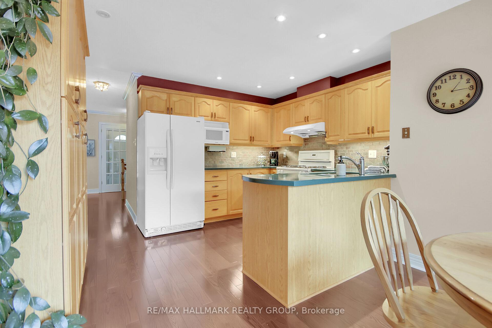 Photo 13 of 30 Langford Crescent, Ottawa, Kanata - Kanata Lakes/Heritage Hills — HOMEH
