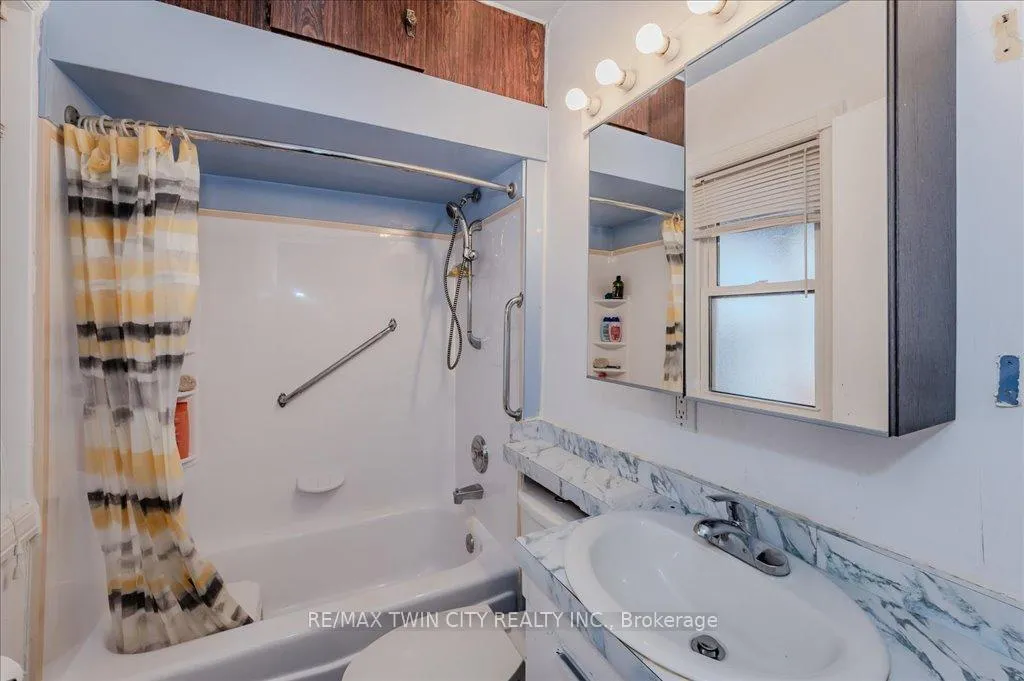 Photo 11 of 478 Greenfield Avenue, Kitchener — HOMEH