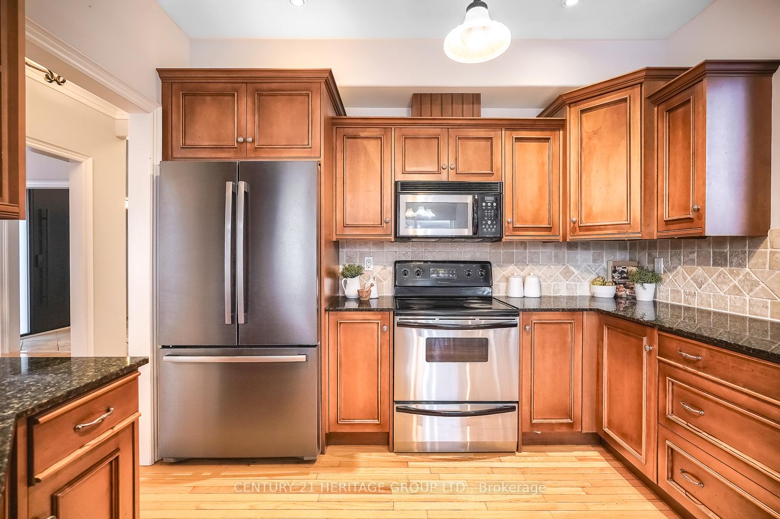 Photo 12 of 74 Jessop Avenue, King, Schomberg — HOMEH