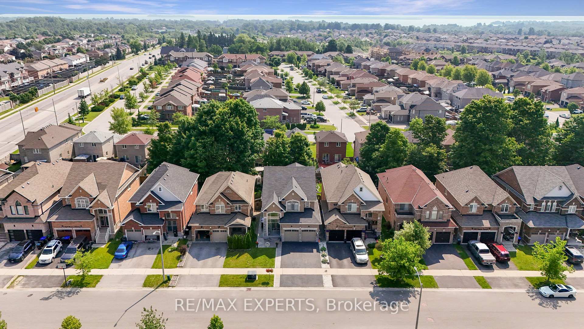 Photo 2 of 2190 Dawson Crescent, Innisfil, Alcona — HOMEH